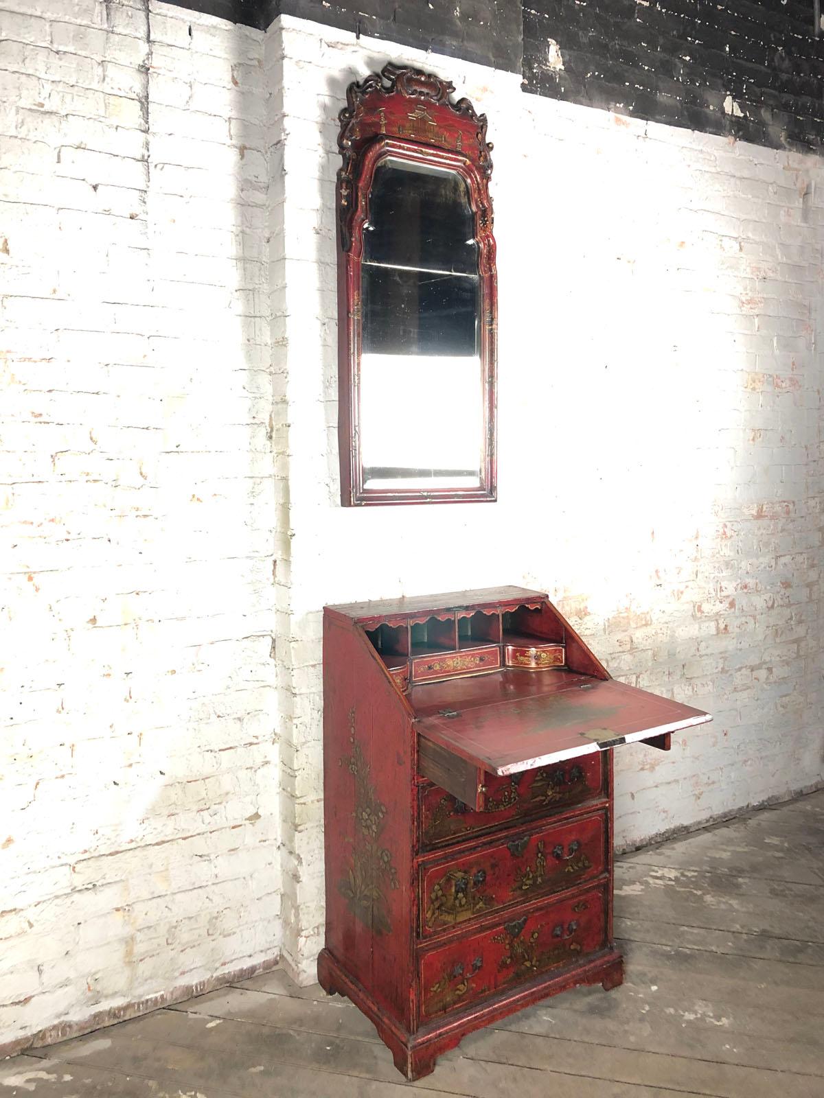 Bureau/commode anglais Queen Anne du début du 18e siècle en laque rouge de style chinoiserie en vente 1