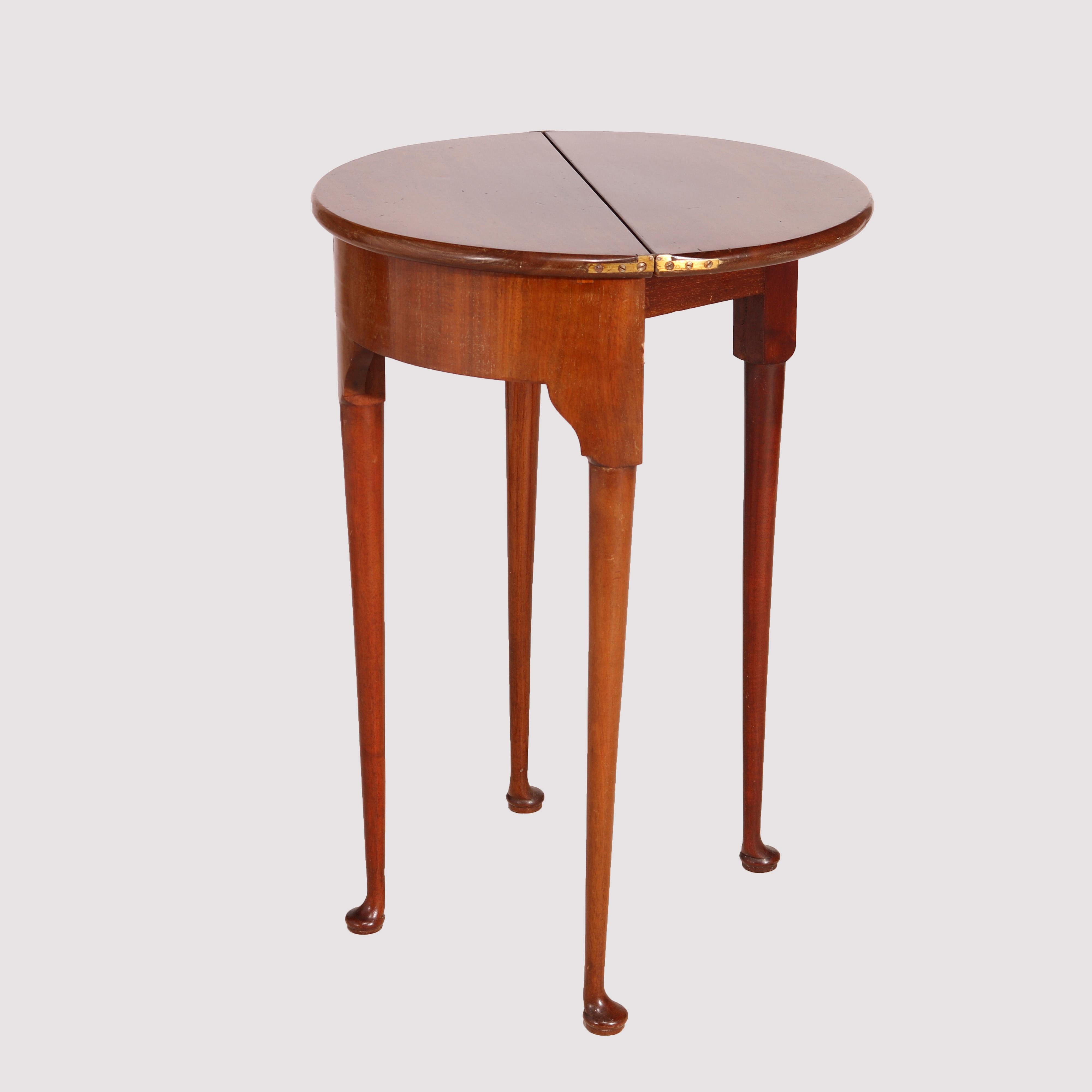 Englischer Queen Anne-Mahagoni-Demilune-Tisch mit Lift-Platte, 20. Jahrhundert im Zustand „Gut“ im Angebot in Big Flats, NY