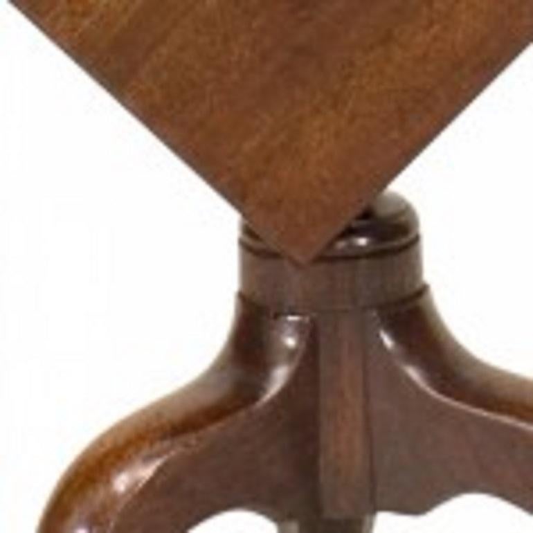 Table d'extrémité en acajou de style Queen Anne anglais Bon état - En vente à Queens, NY