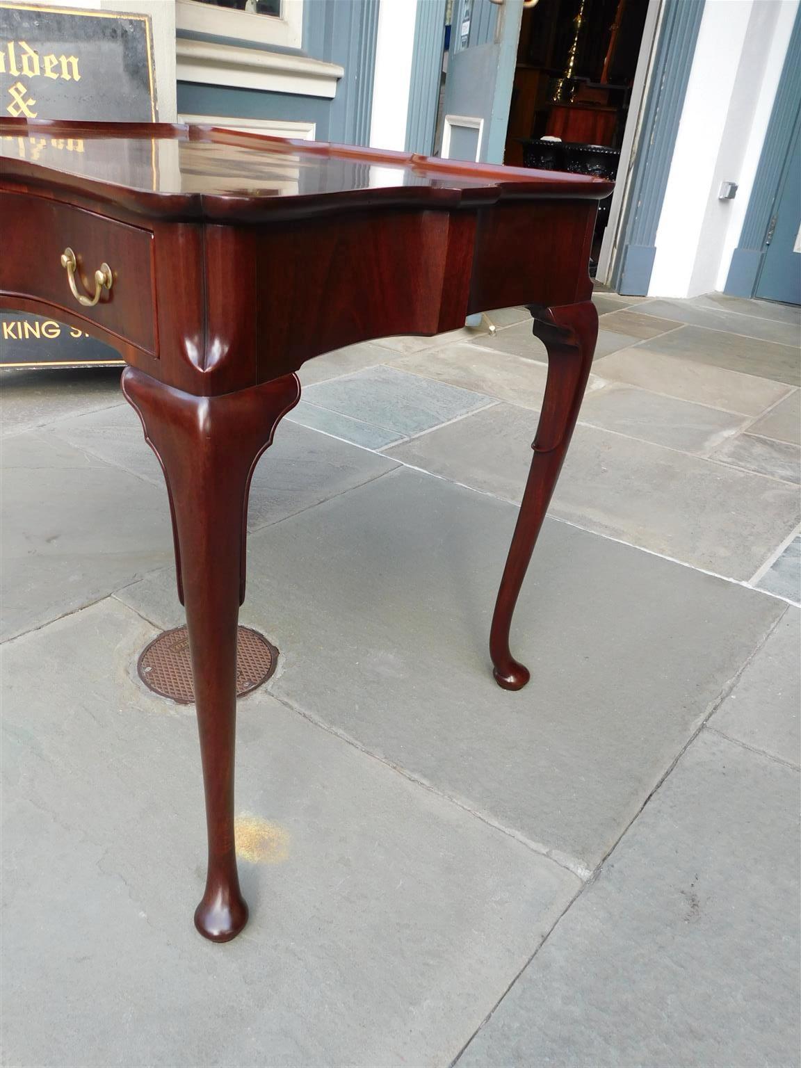 Table à thé à un tiroir en acajou serpentin de style Queen Anne anglais Orig. Lampes en laiton C 1740 en vente 9
