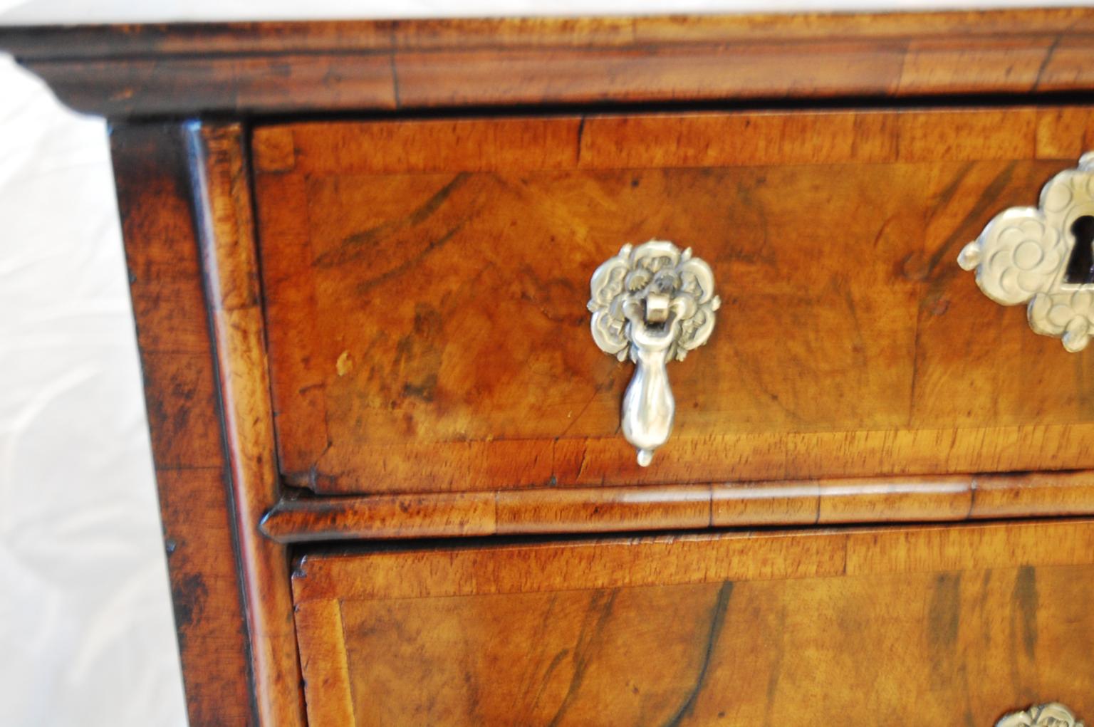 Brass English Queen Anne Period Figured Walnut Chest of Five Drawers, Matched Veneers For Sale