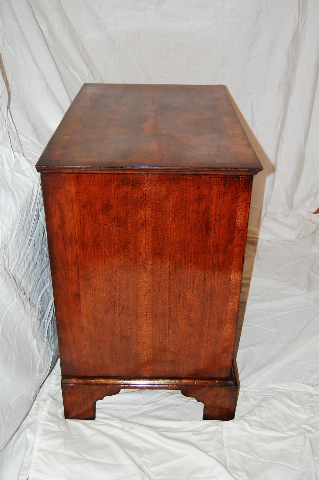 English Queen Anne Period Figured Walnut Chest of Five Drawers, Matched Veneers For Sale 2