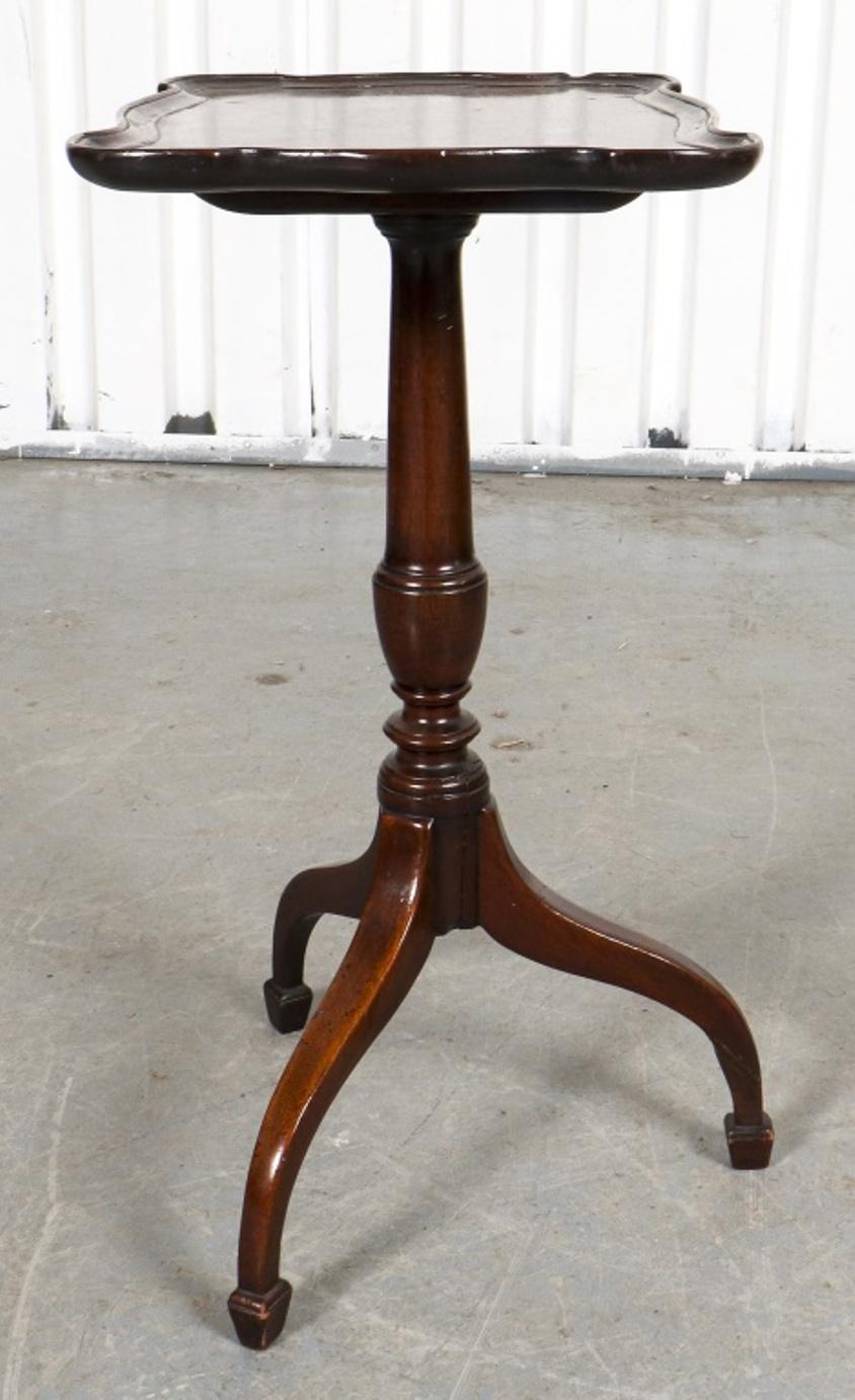 Mesa auxiliar inglesa Queen Anne Revival 5