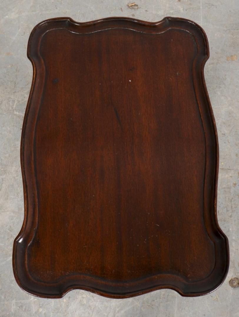 Mesa auxiliar inglesa Queen Anne Revival Cereza