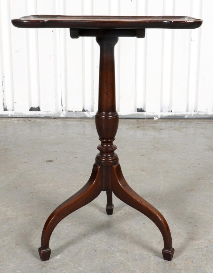 Mesa auxiliar inglesa Queen Anne Revival 1
