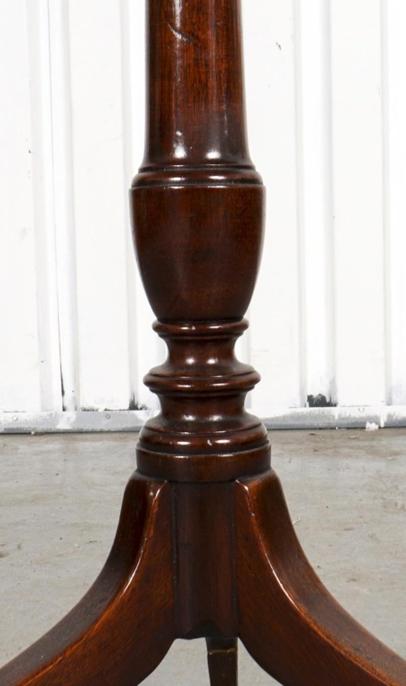 Mesa auxiliar inglesa Queen Anne Revival 2