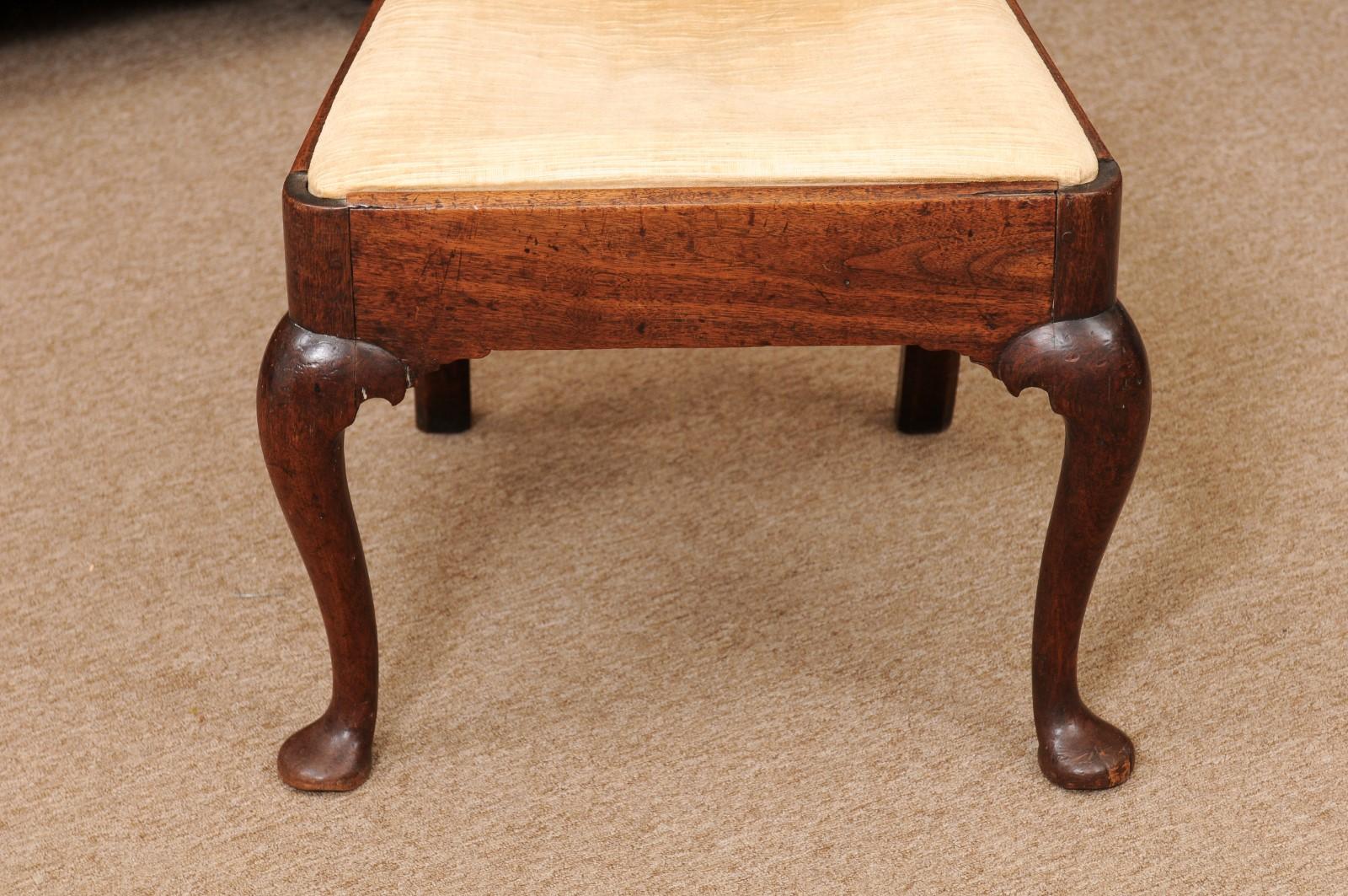 English Queen Anne Side Chair in Walnut, England 18th Century For Sale 7