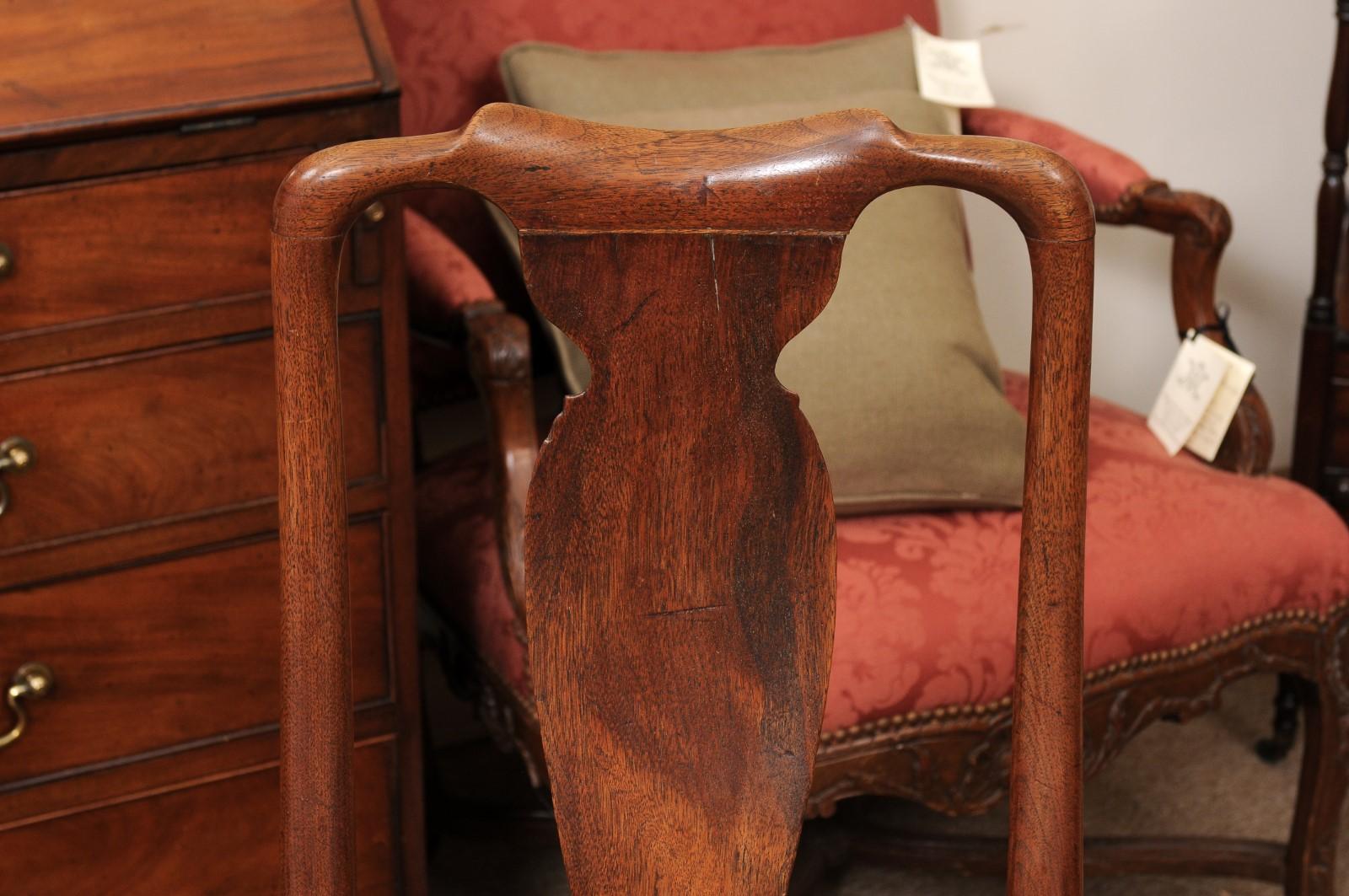 English Queen Anne Side Chair in Walnut, England 18th Century For Sale 8