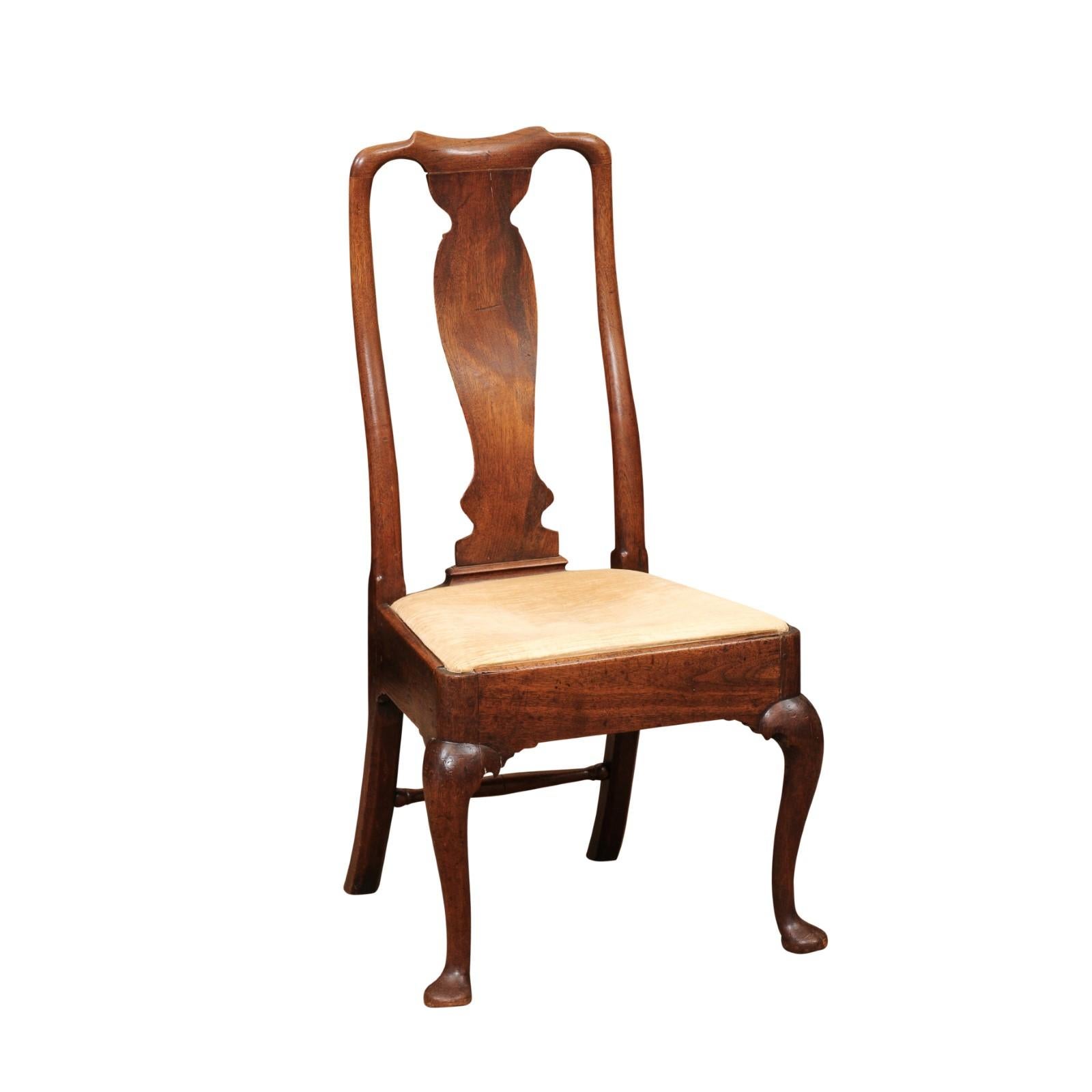 English Queen Anne Side Chair in Walnut, England 18th Century In Good Condition For Sale In Atlanta, GA