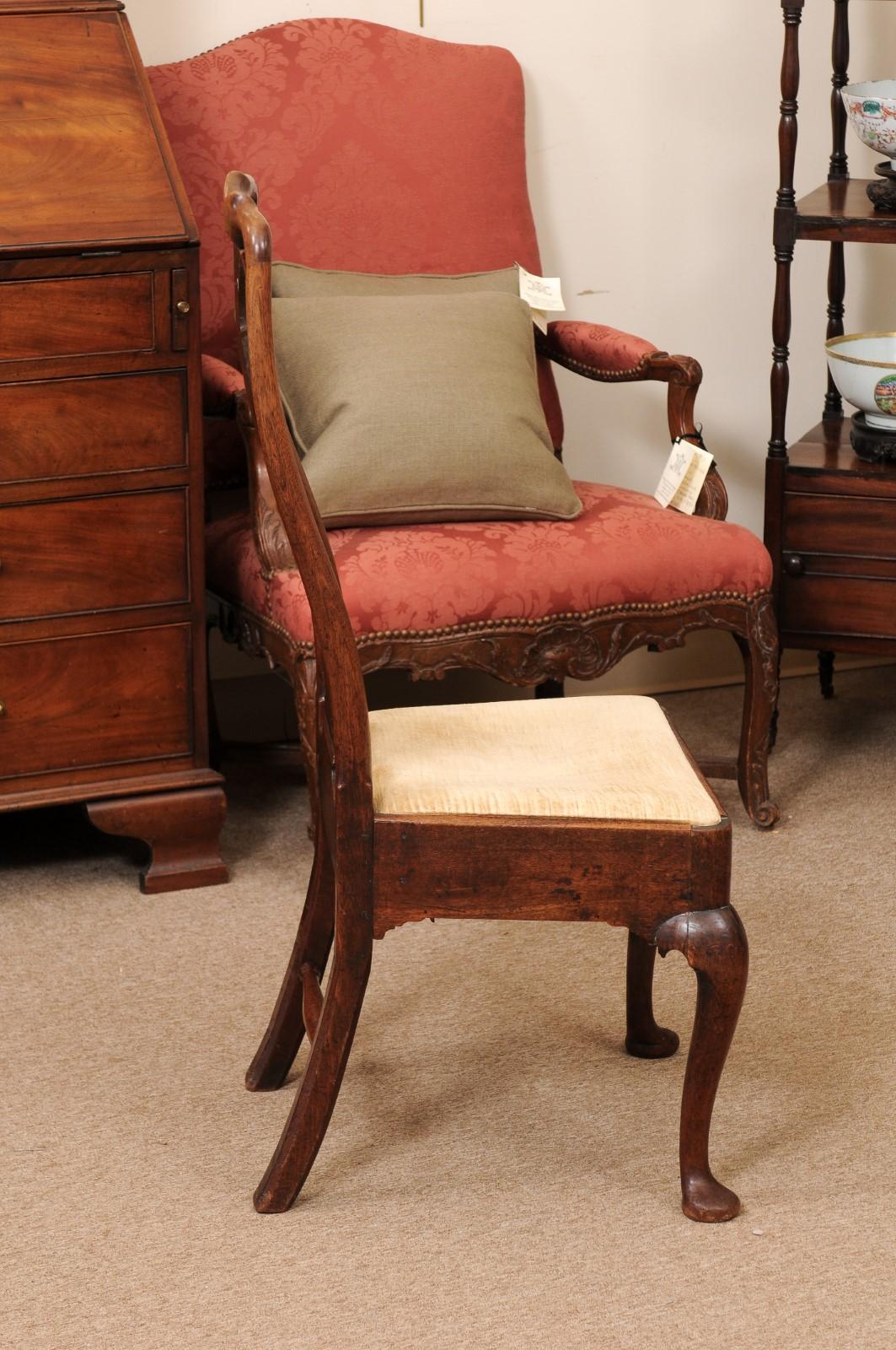 English Queen Anne Side Chair in Walnut, England 18th Century For Sale 1