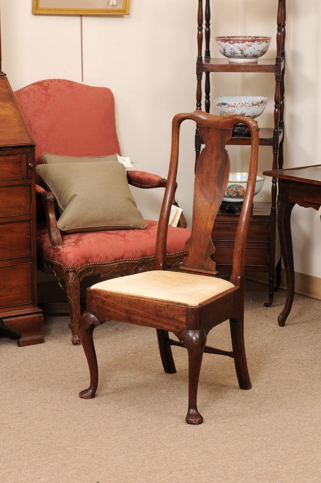 English Queen Anne Side Chair in Walnut, England 18th Century For Sale 6