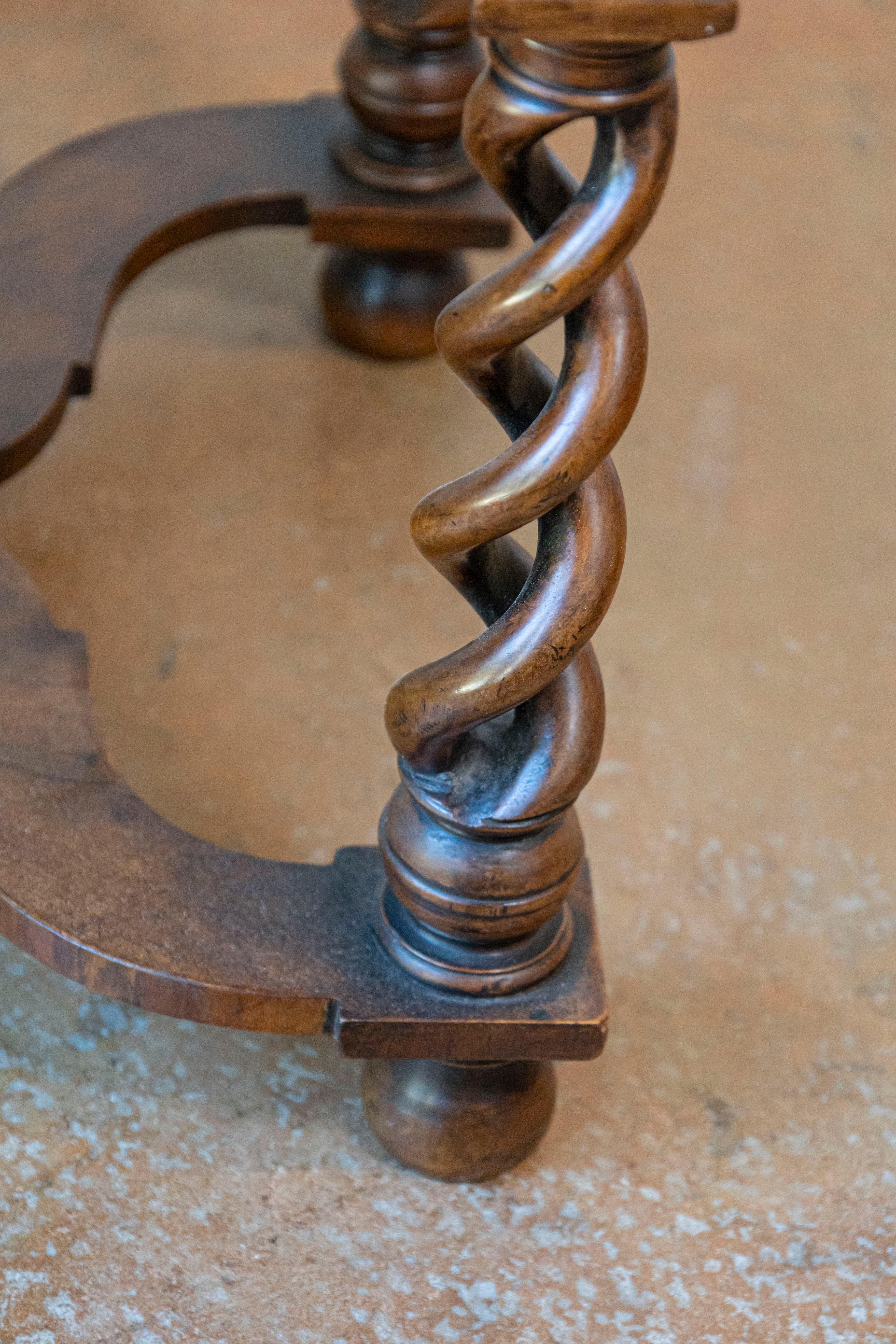 English Queen Anne Style 1910 Burl Walnut Coffee Table with Bookmatched Tray Top For Sale 5
