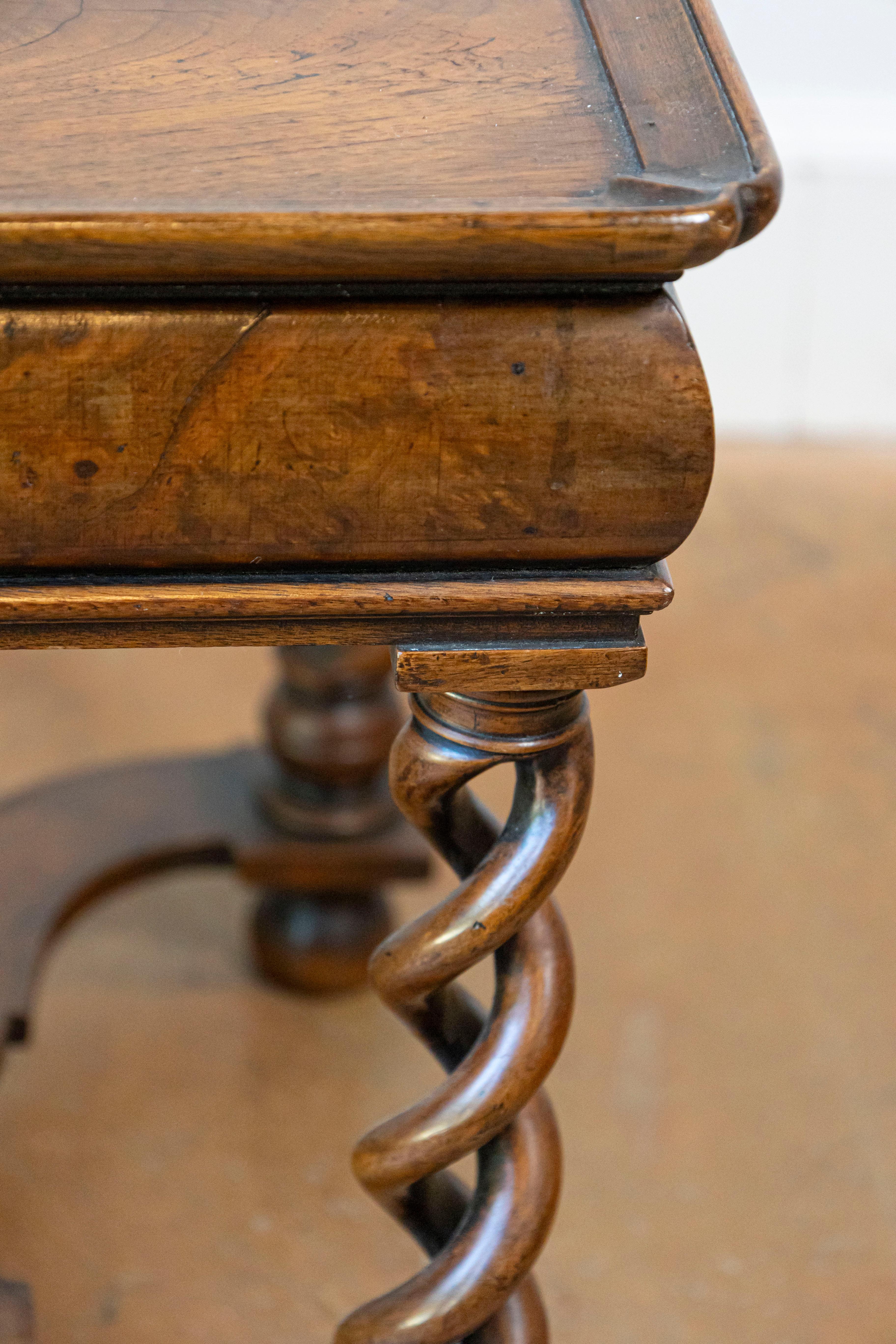 English Queen Anne Style 1910 Burl Walnut Coffee Table with Bookmatched Tray Top For Sale 6
