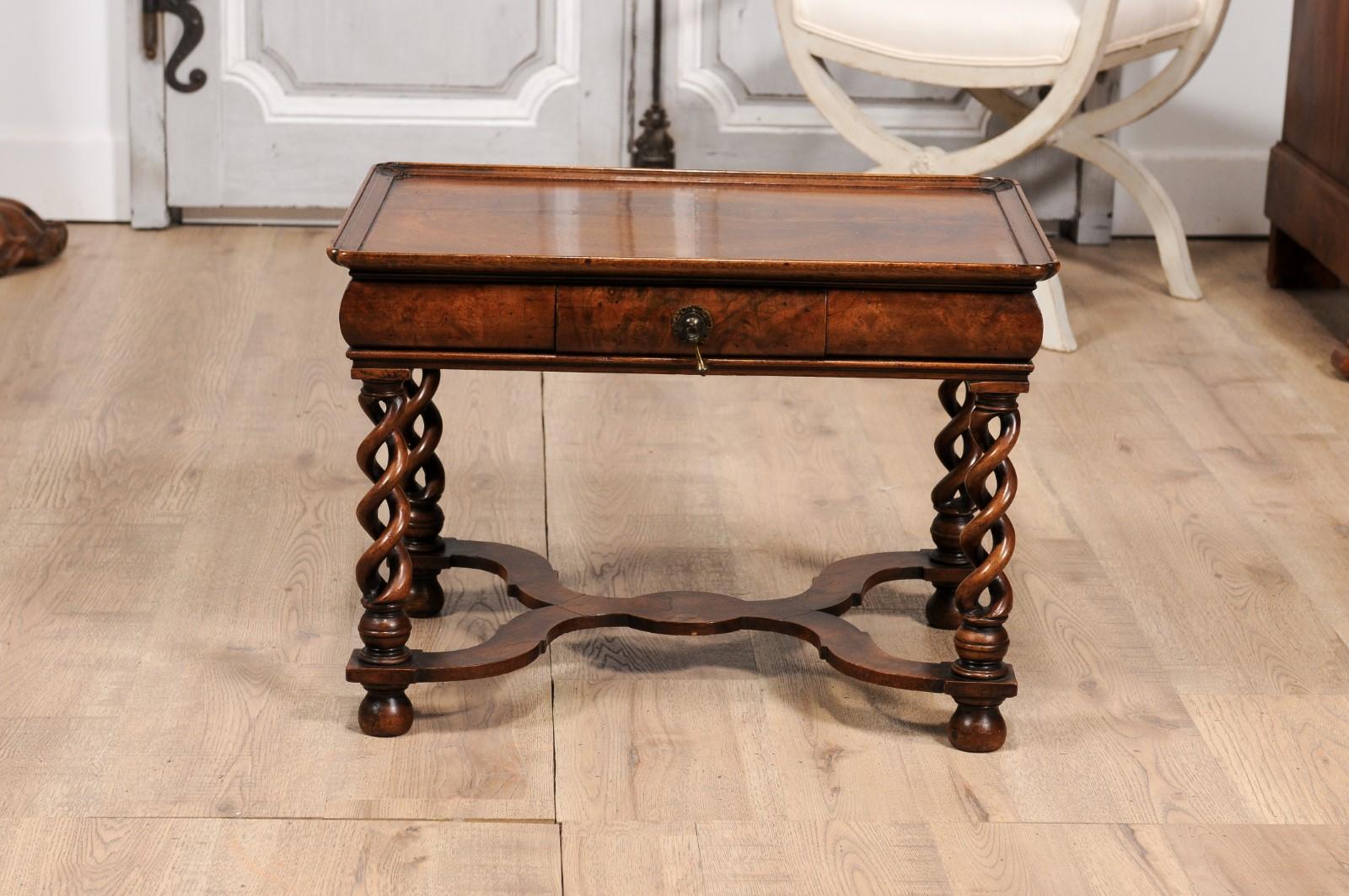 English Queen Anne Style 1910 Burl Walnut Coffee Table with Bookmatched Tray Top For Sale 7