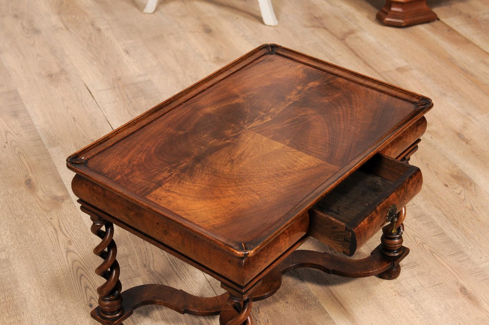 20th Century English Queen Anne Style 1910 Burl Walnut Coffee Table with Bookmatched Tray Top For Sale