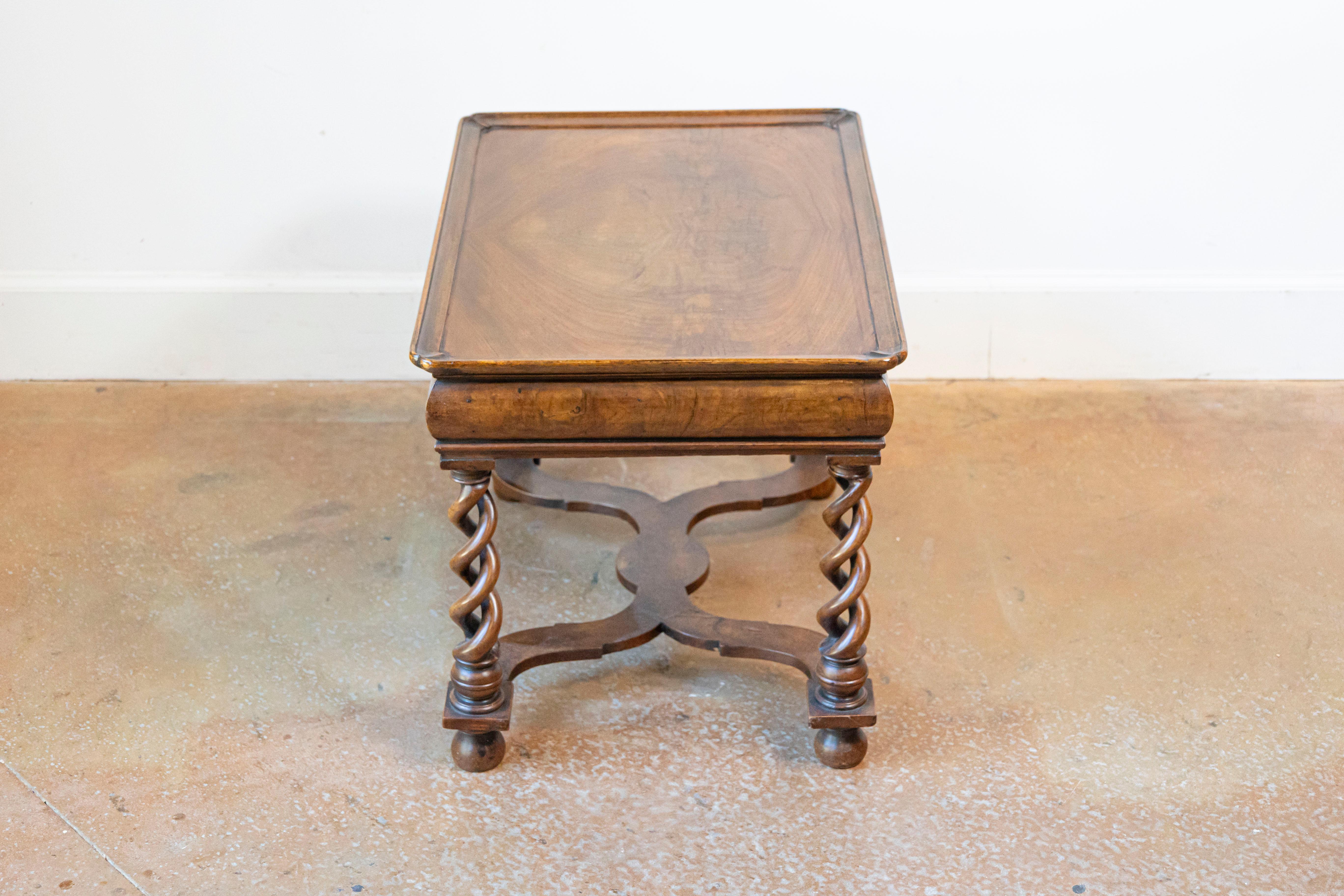 English Queen Anne Style 1910 Burl Walnut Coffee Table with Bookmatched Tray Top For Sale 1