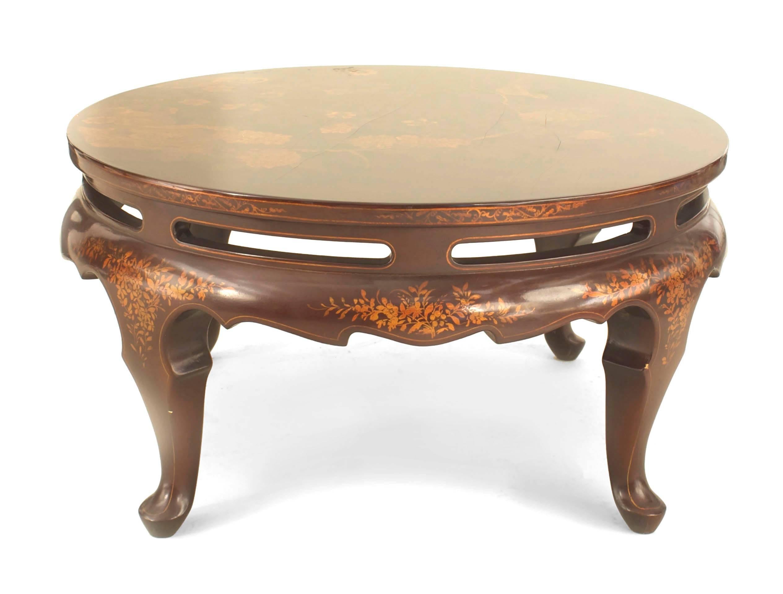 English Queen Anne style round chinoiserie rust lacquer floral design coffee table (20th century).
 