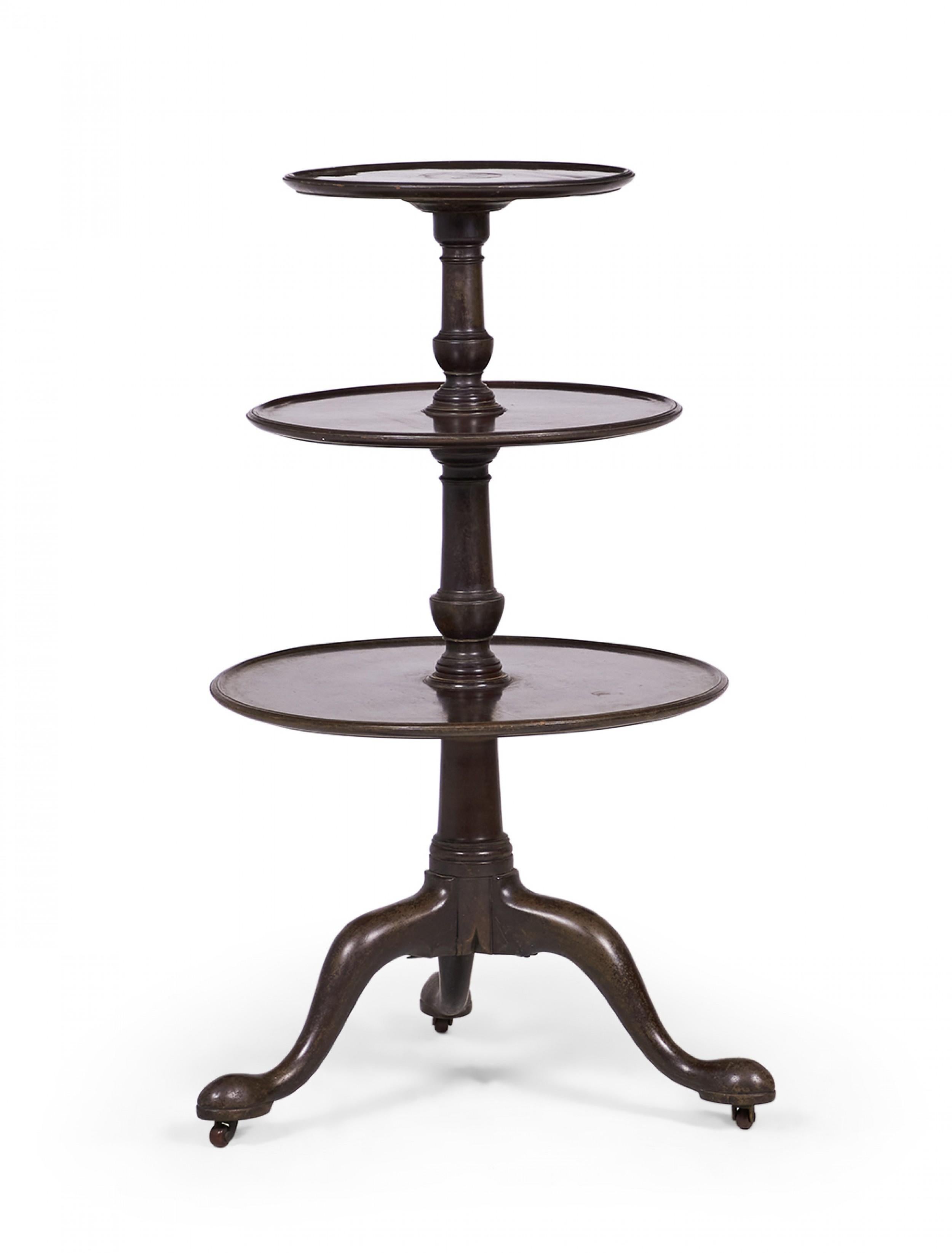 Fait main Table circulaire à 3 niveaux en acajou de style Queen Anne en vente