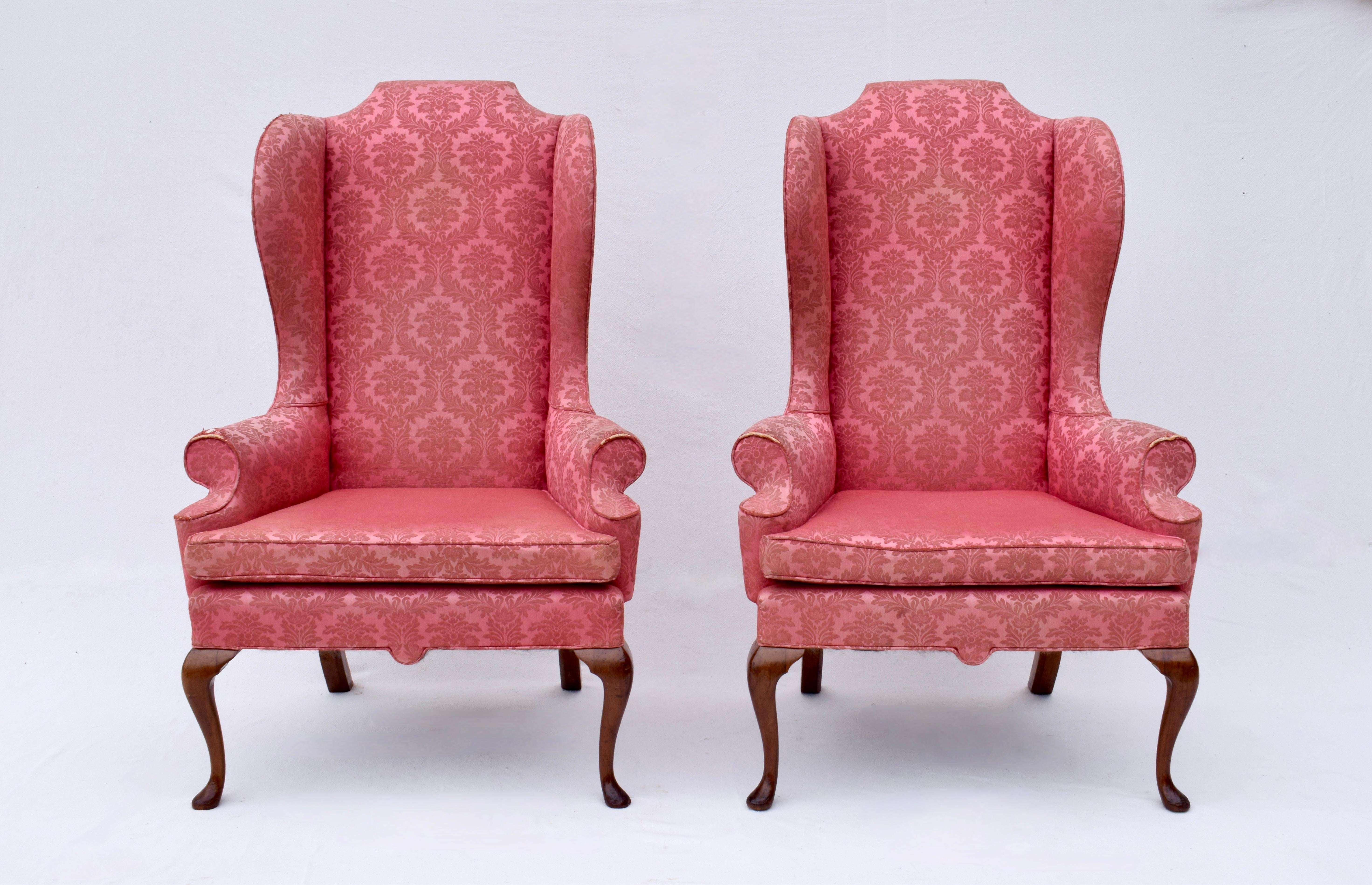 20ième siècle Fauteuil de bibliothèque à haut dossier de style Queen Anne anglais en vente