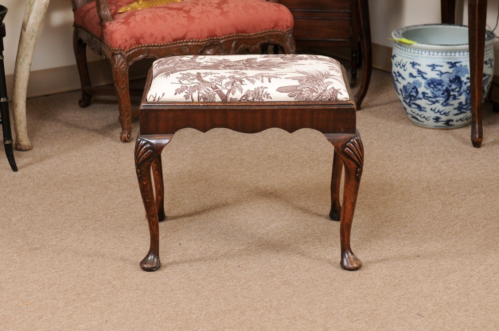 English Queen Anne Style Walnut Stool with Slip Seat, Early 20th Century For Sale 9
