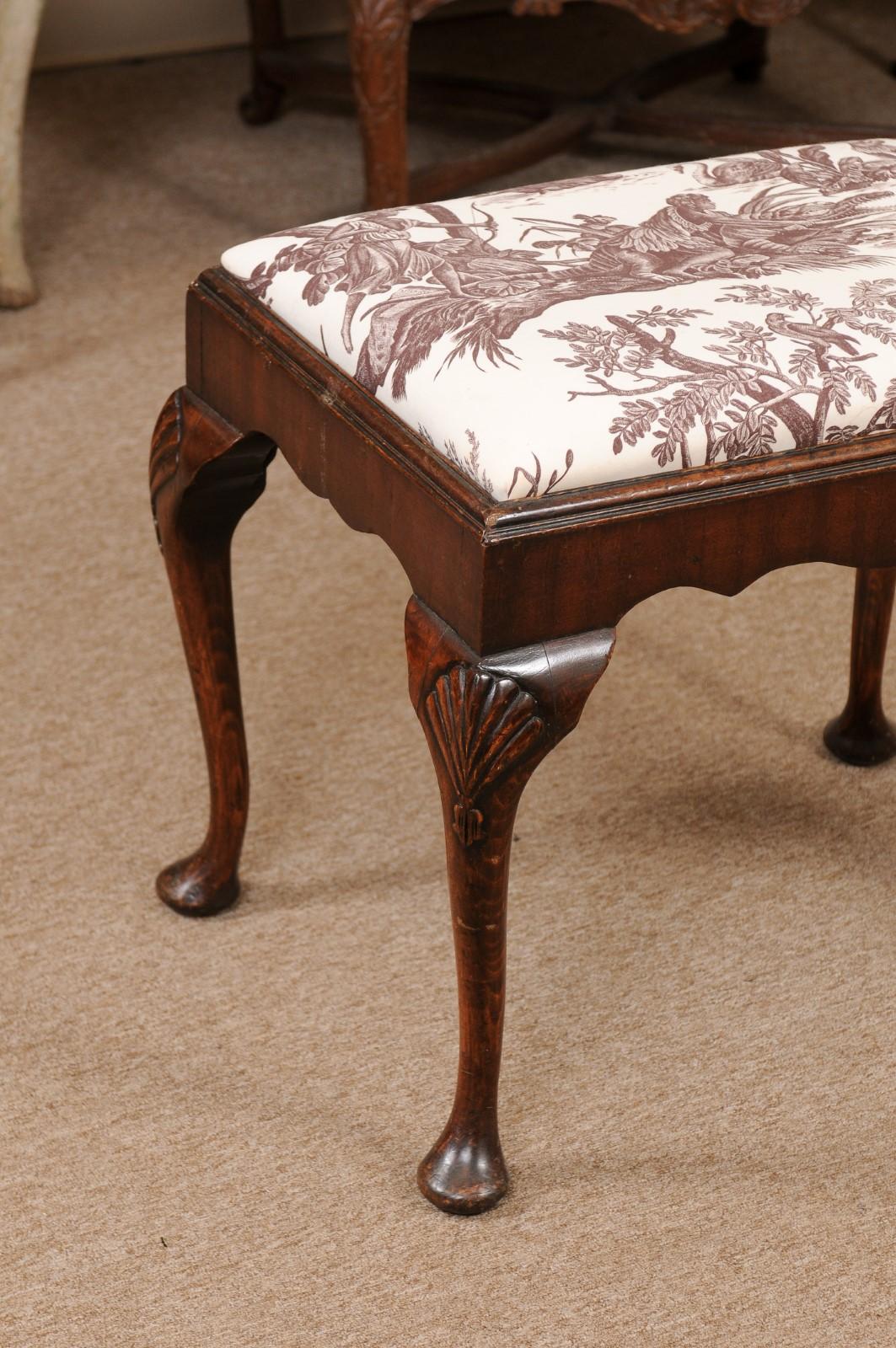 English Queen Anne Style Walnut Stool with Slip Seat, Early 20th Century For Sale 1