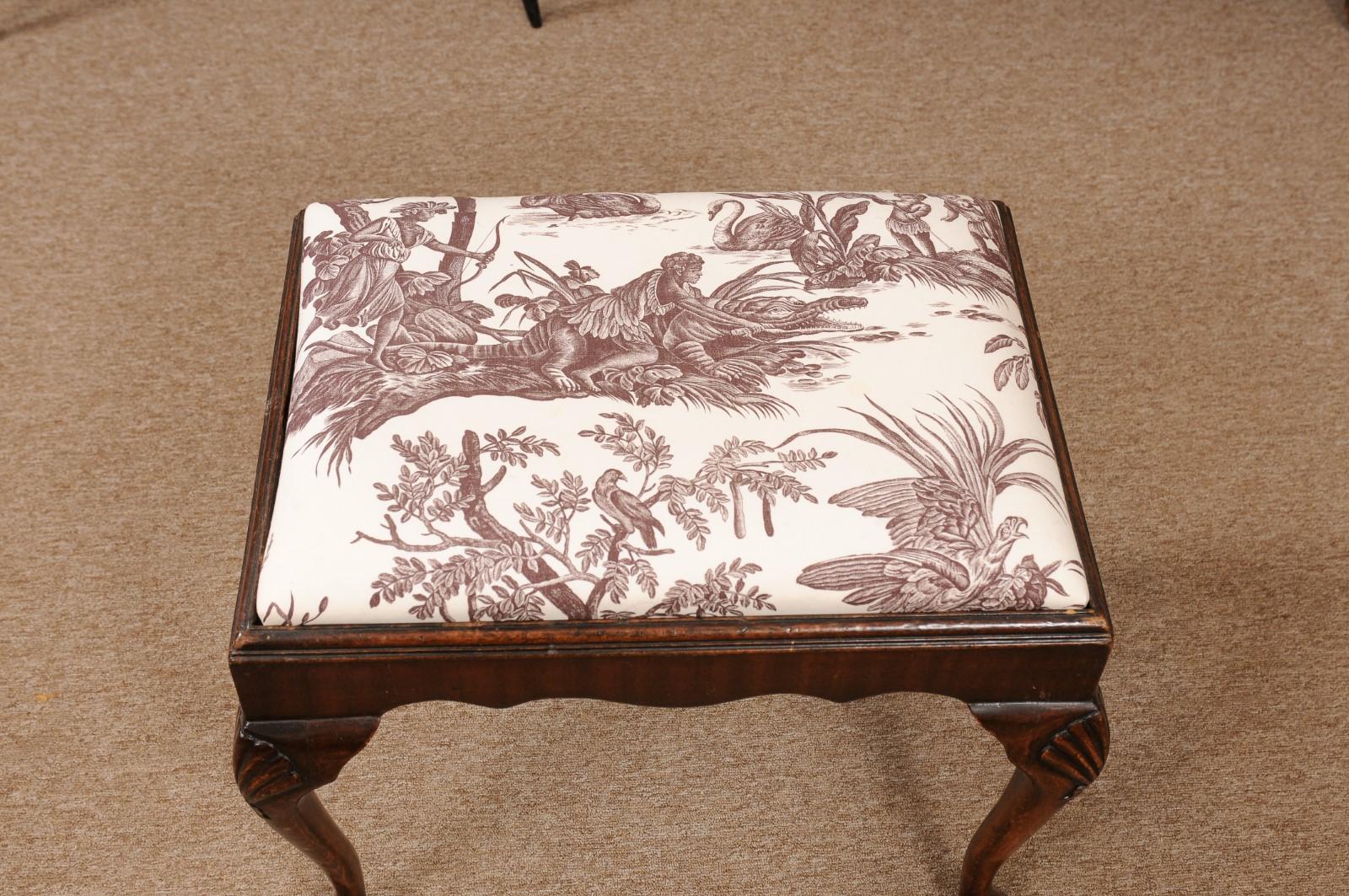 English Queen Anne Style Walnut Stool with Slip Seat, Early 20th Century For Sale 2