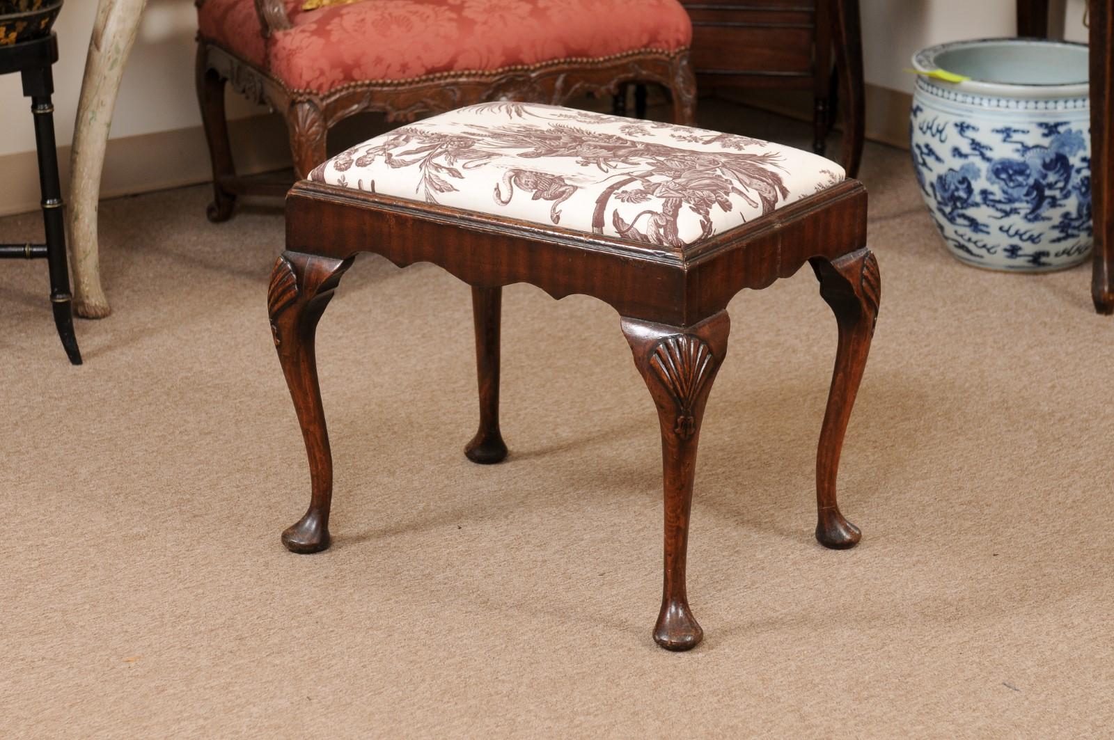 English Queen Anne Style Walnut Stool with Slip Seat, Early 20th Century For Sale 4