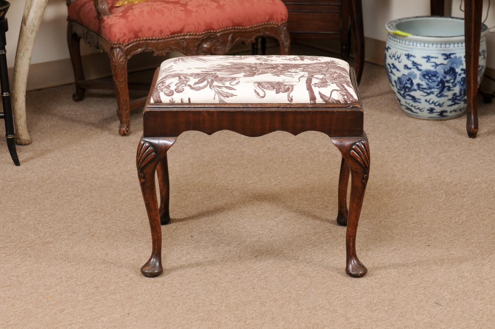 English Queen Anne Style Walnut Stool with Slip Seat, Early 20th Century For Sale 5