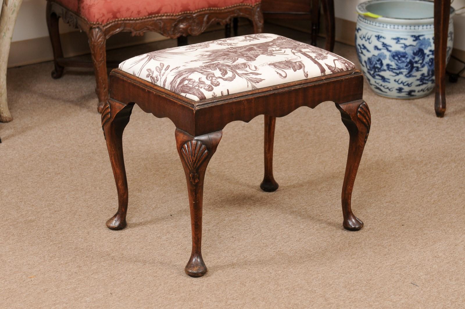 English Queen Anne Style Walnut Stool with Slip Seat, Early 20th Century For Sale 6