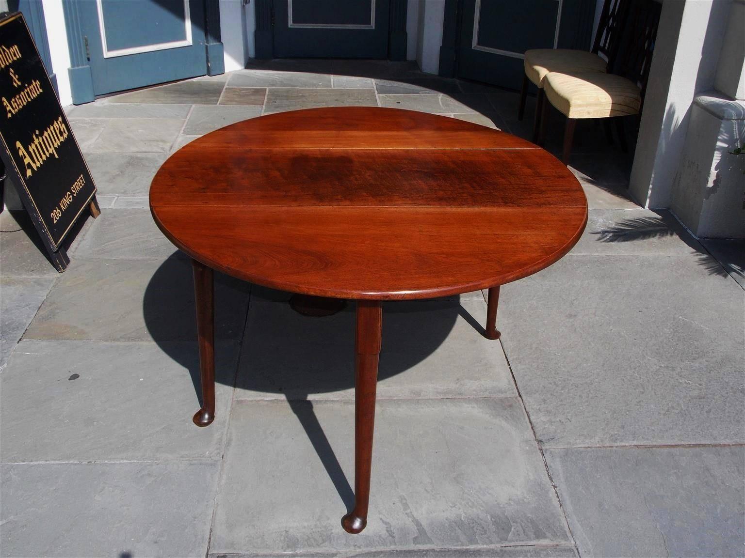Hand-Carved English Queen Anne Walnut Oval Drop-Leaf Table with Pad Feet, Circa 1740 For Sale