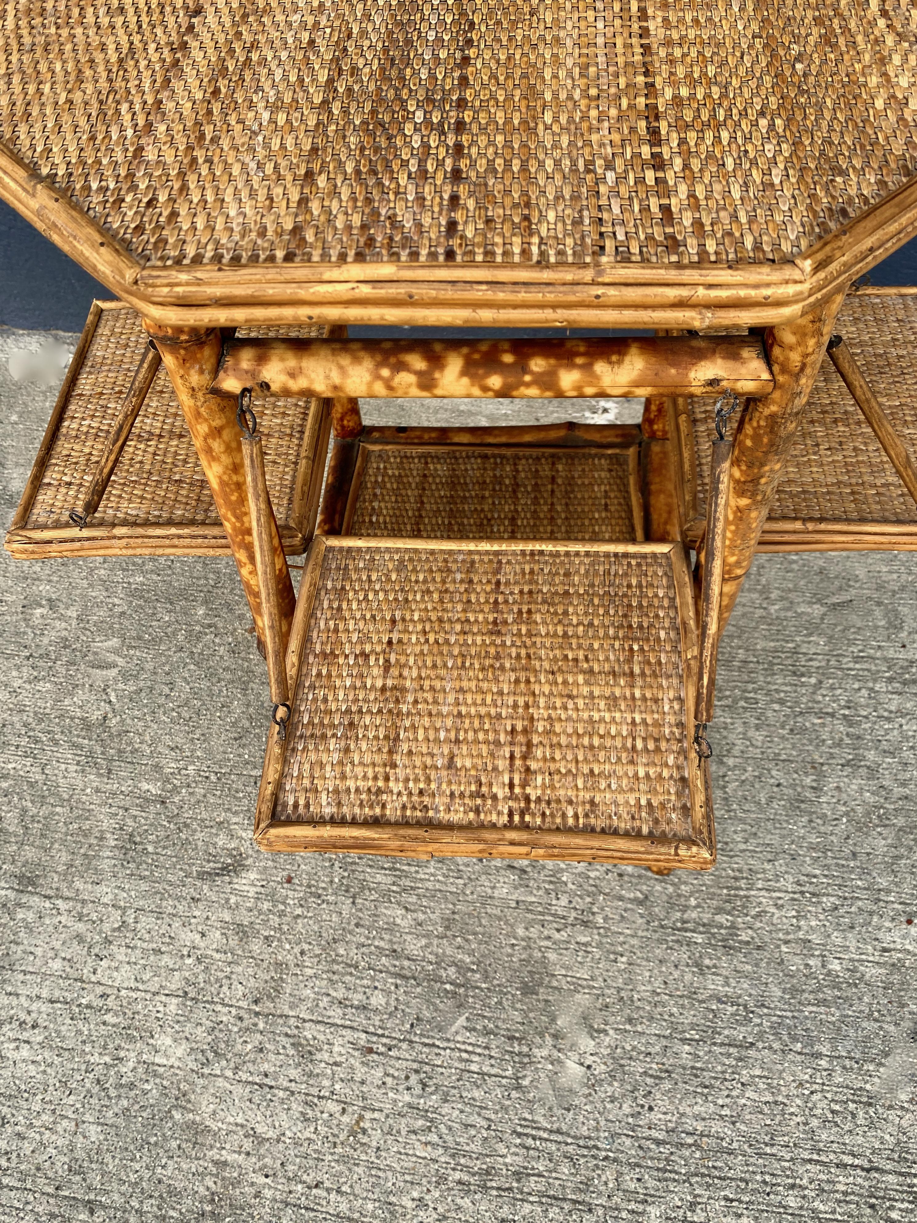 Bambou Table  th anglaise en rotin et bambou, vers 1900-1920 en vente