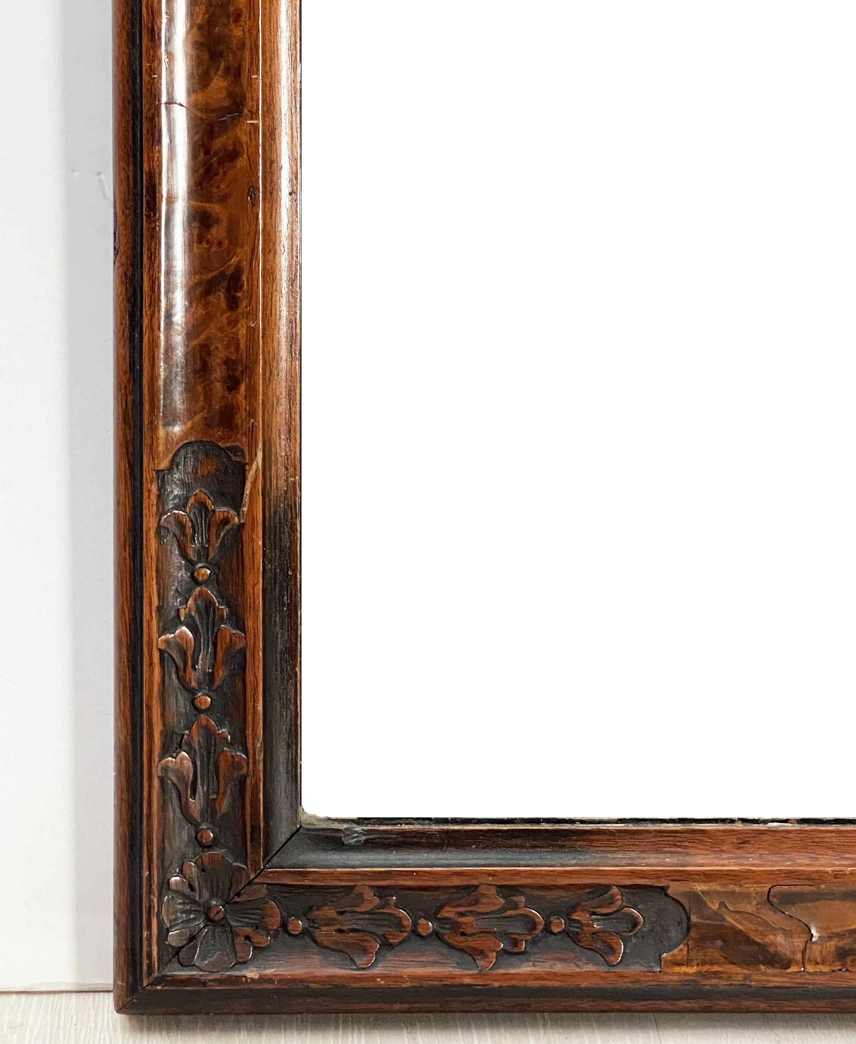 Miroir rectangulaire anglais avec cadre sculpté en noyer (H 83,82 x L 53,34 cm) en vente 1