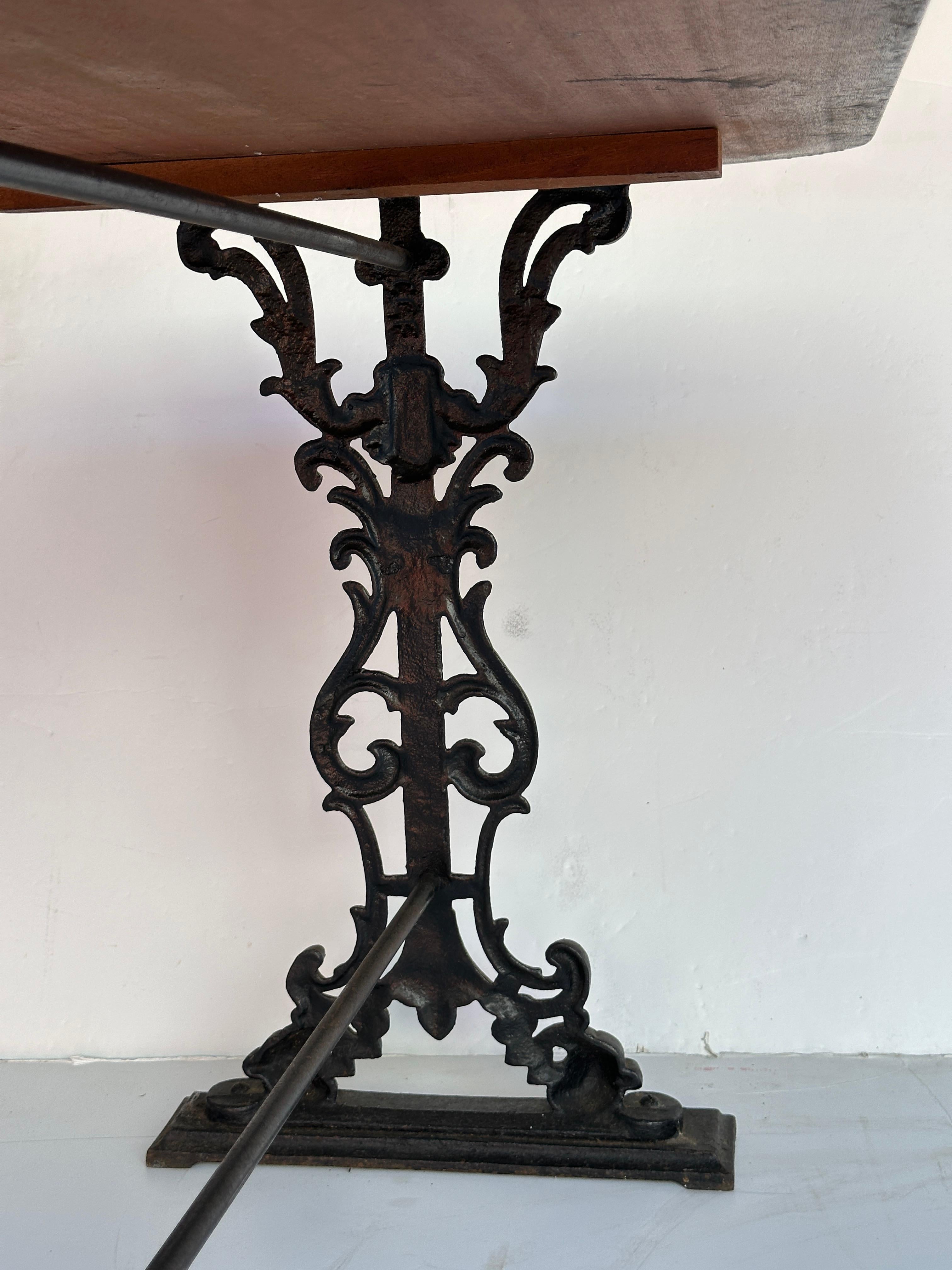 English Rectangular Console Bar or Pub Table of Wood and Cast Iron For Sale 5