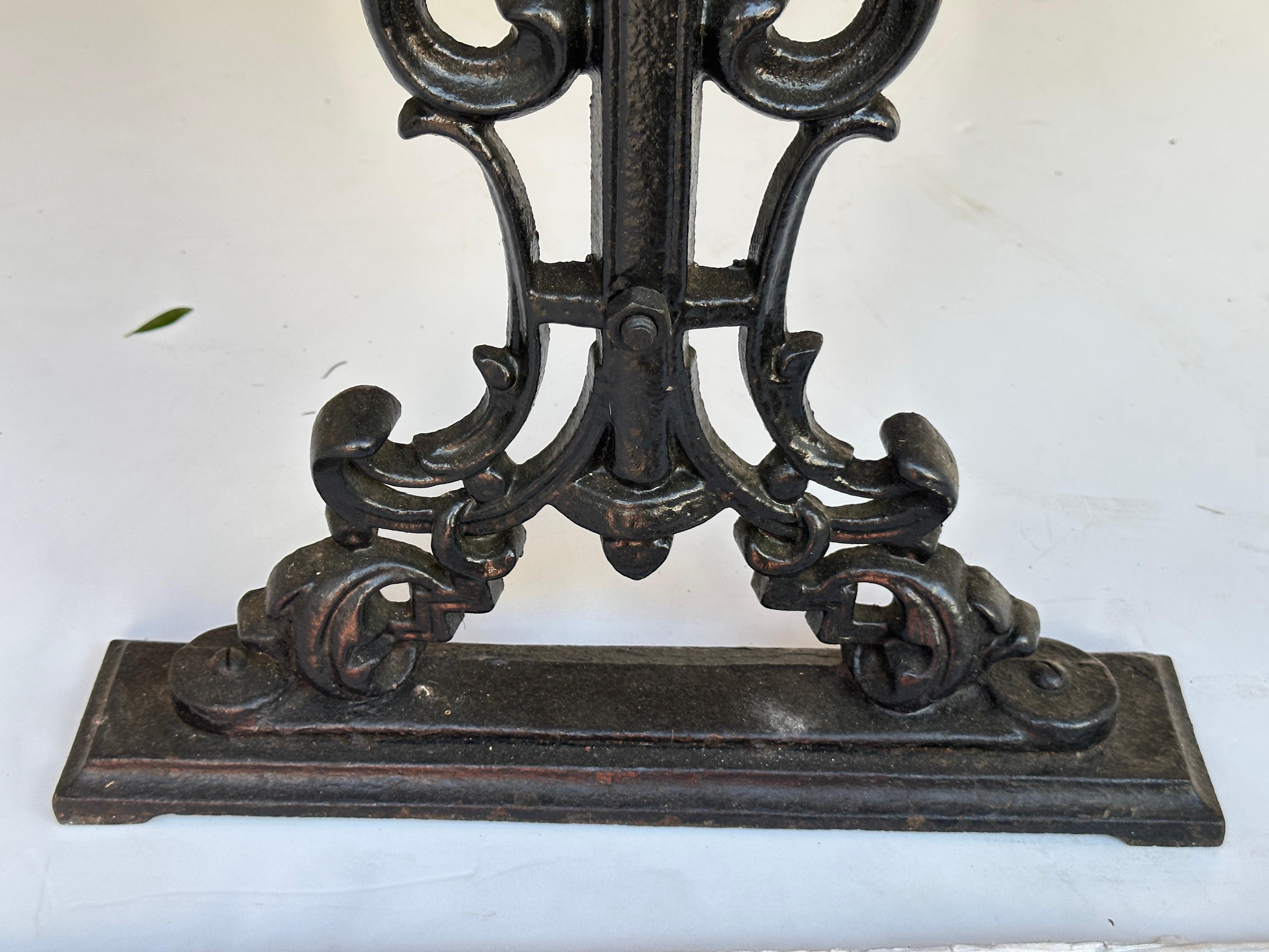 English Rectangular Console Bar or Pub Table of Wood and Cast Iron For Sale 6
