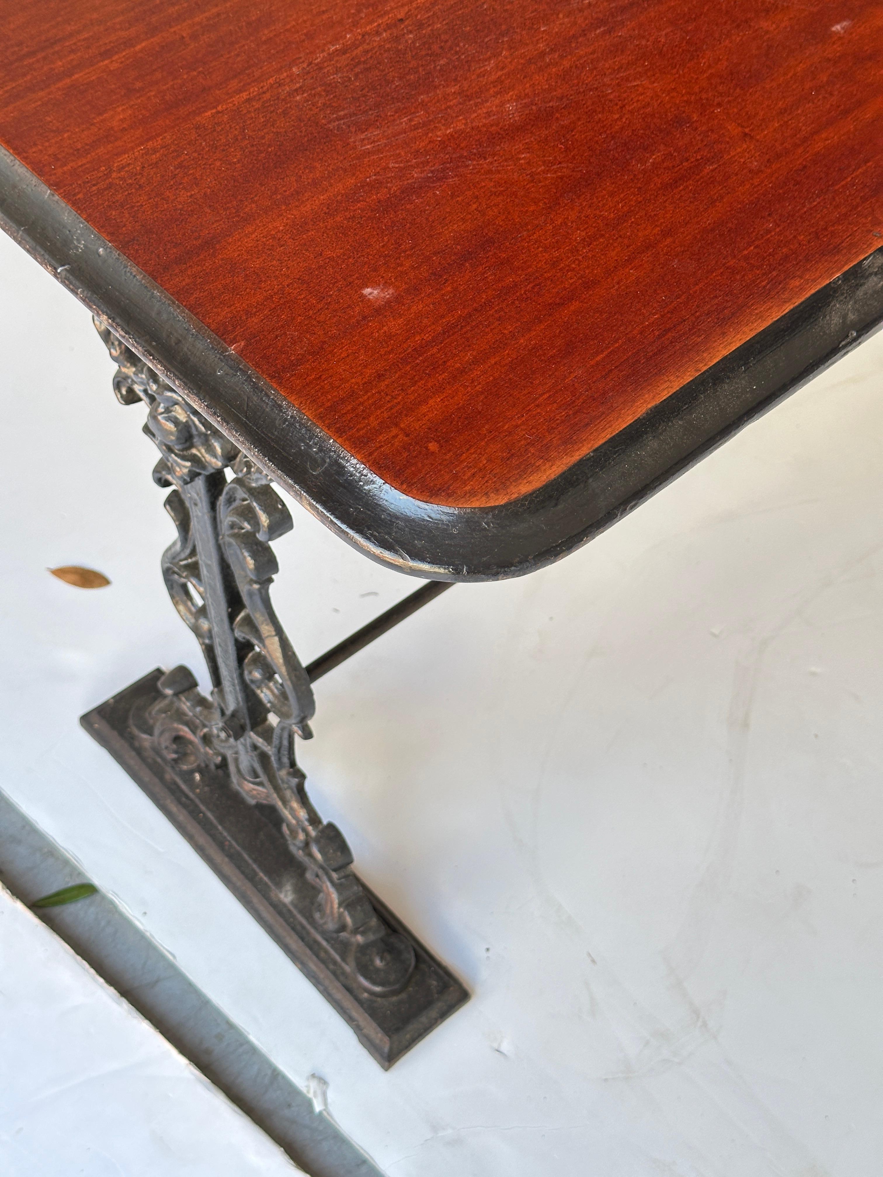 English Rectangular Console Bar or Pub Table of Wood and Cast Iron For Sale 1