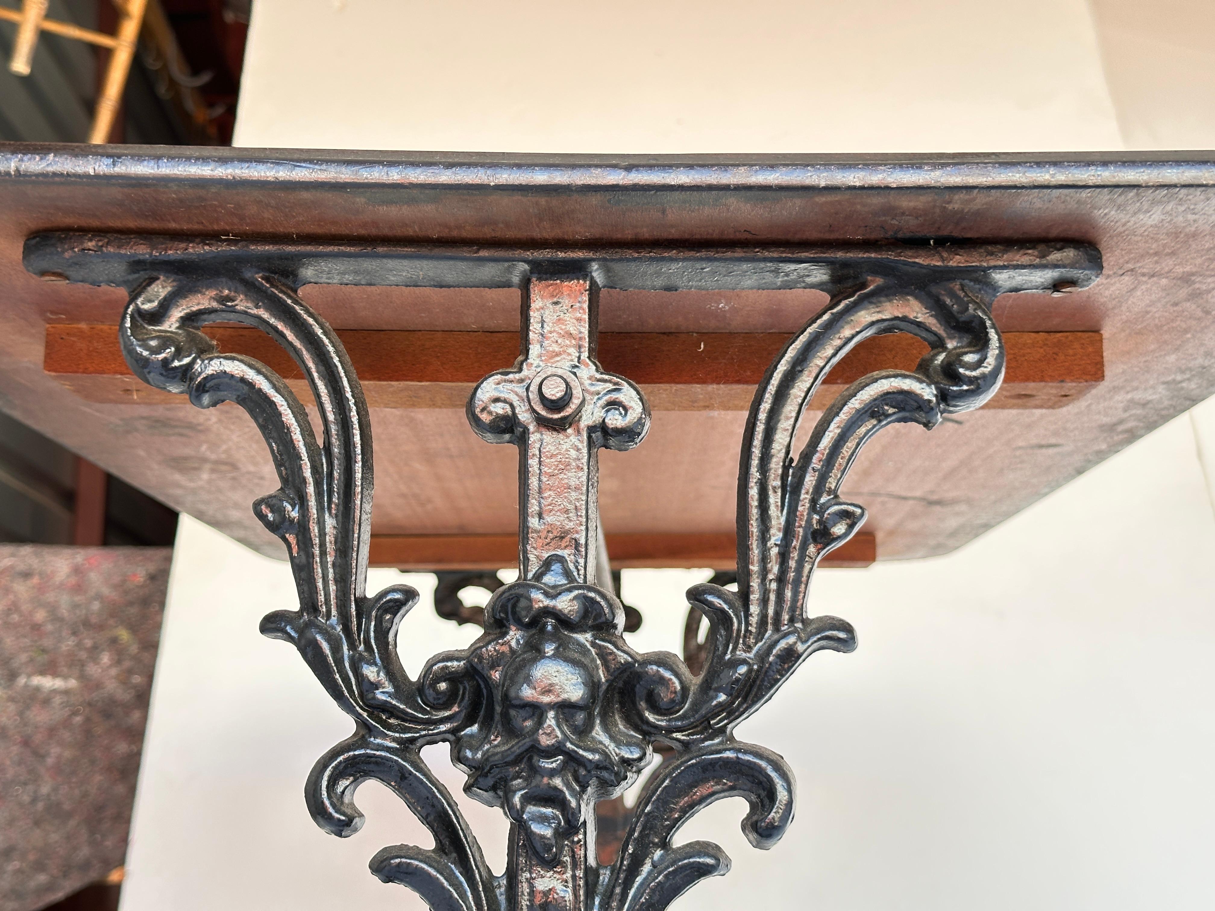 English Rectangular Console Bar or Pub Table of Wood and Cast Iron For Sale 3