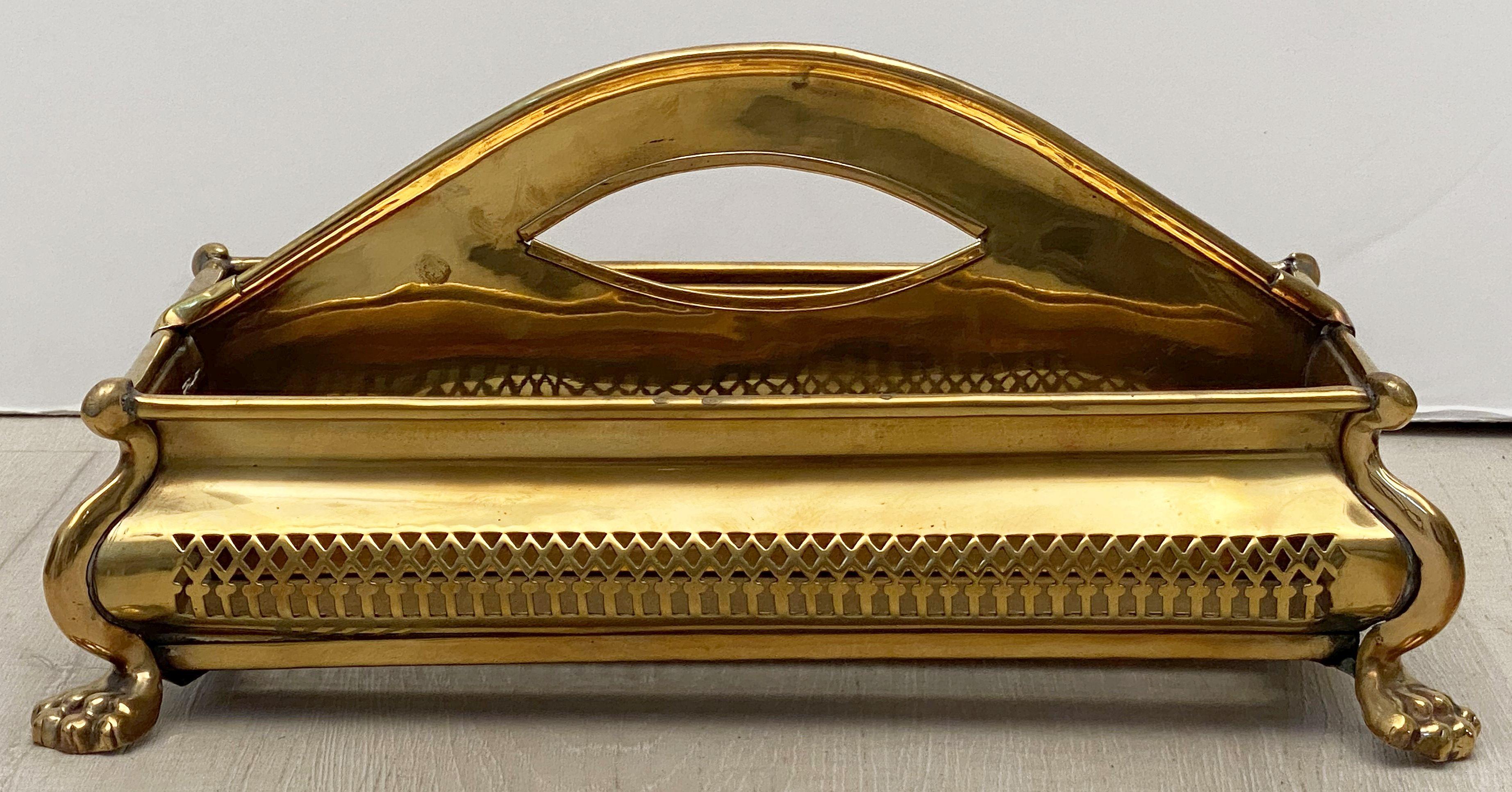 A fine English cutlery tray of brass from the 19th century - of rectangular form with pierced sides and center divide, raised on lion's paw feet.

A lovely piece of kitchenalia or a special culinary gift for a gourmet or foodie!