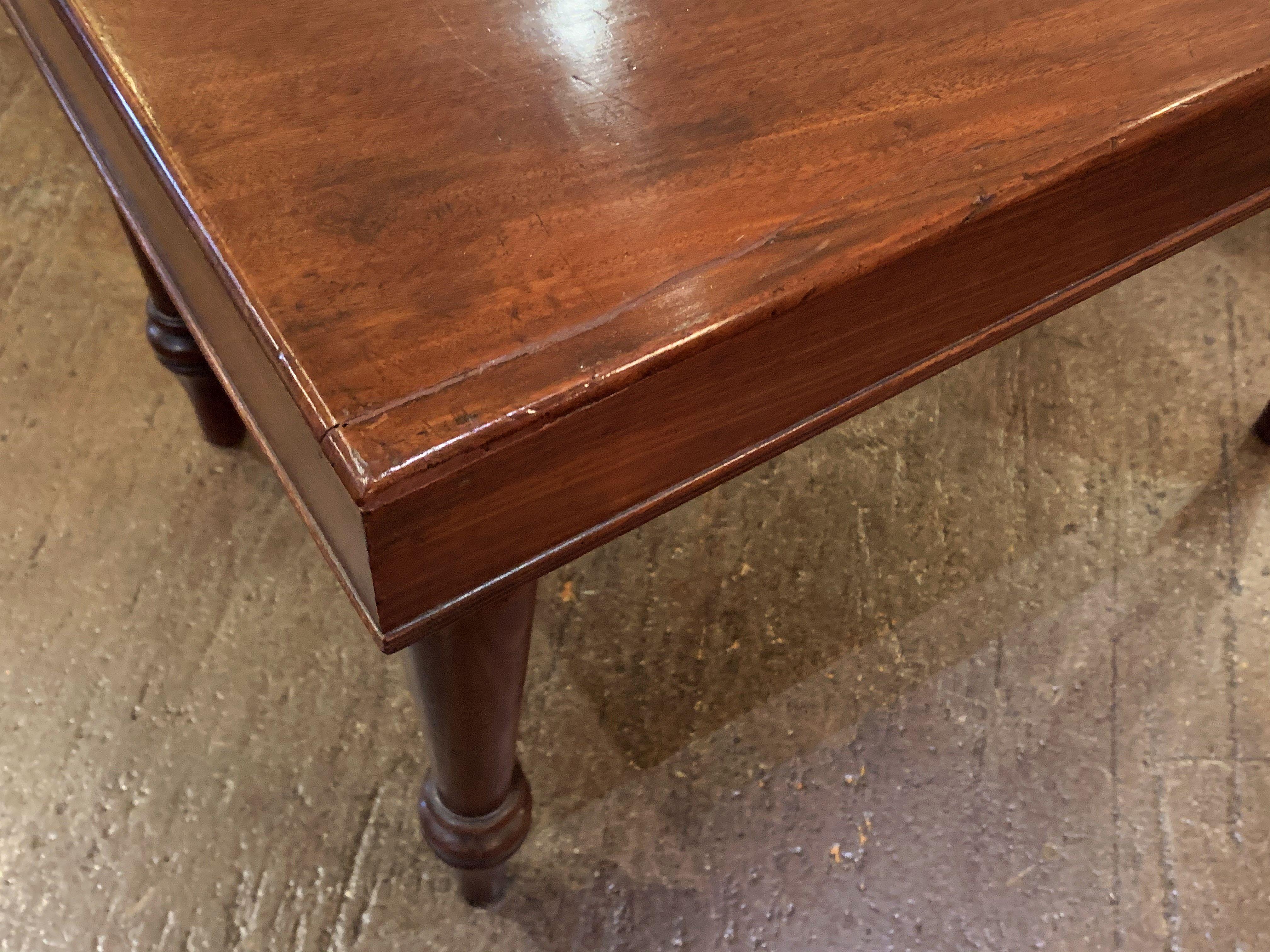 English Rectangular Side or End Table of Mahogany on Turned Legs For Sale 5