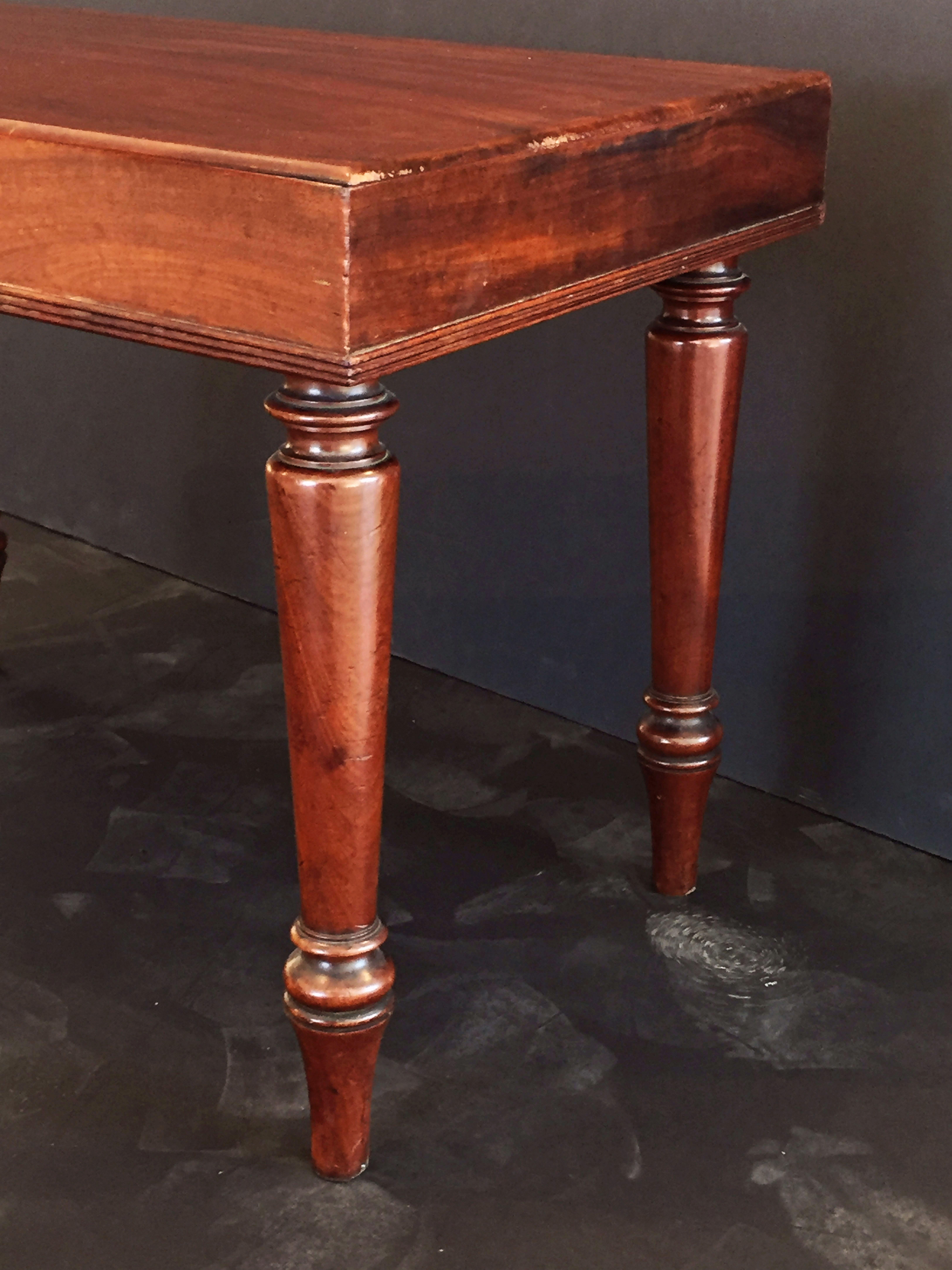 19th Century English Rectangular Side or End Table of Mahogany on Turned Legs For Sale