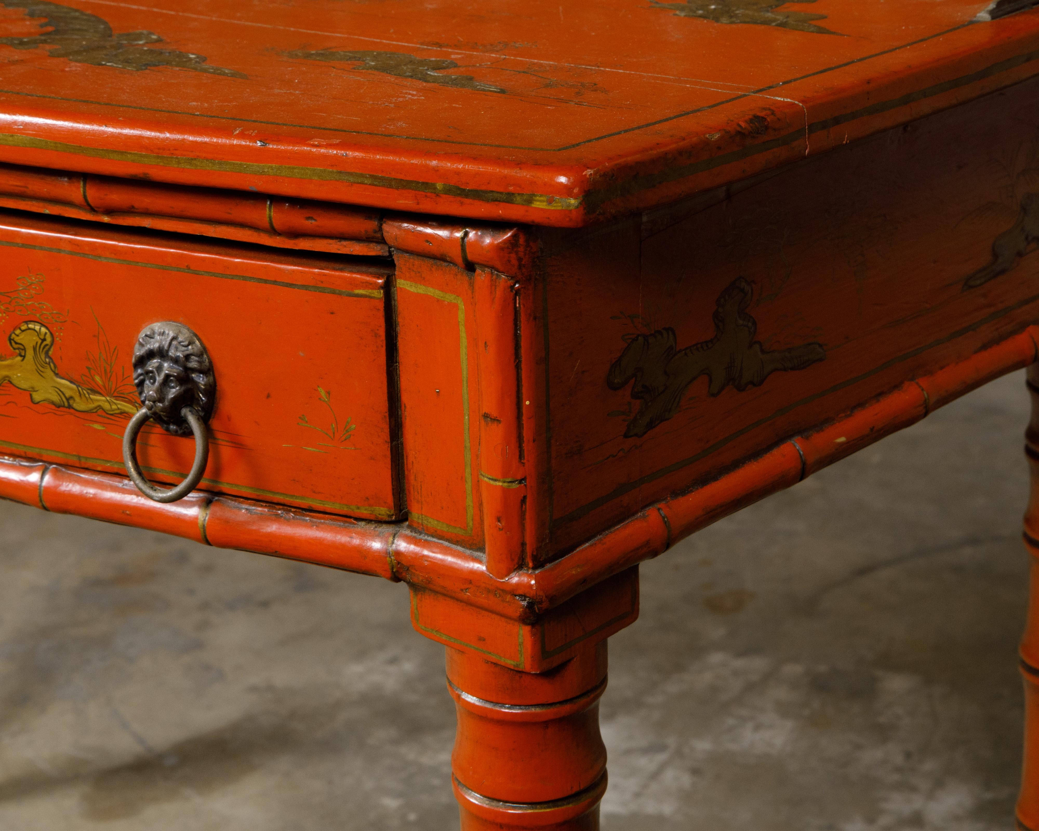 Englischer Rotlack-Schreibtisch aus Bambusimitat des 19. Jahrhunderts mit vergoldetem Chinoiserie-Dekor im Angebot 7