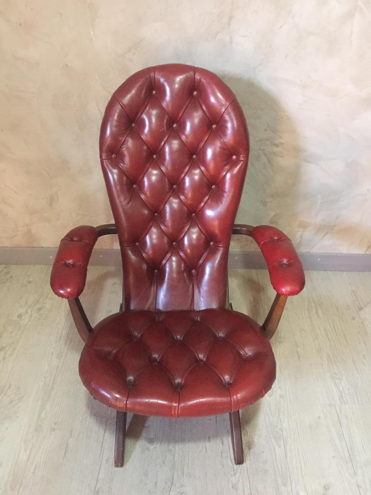 English Red Leather Chesterfield Adjustable Lounge Chair, 1950s In Good Condition In LEGNY, FR