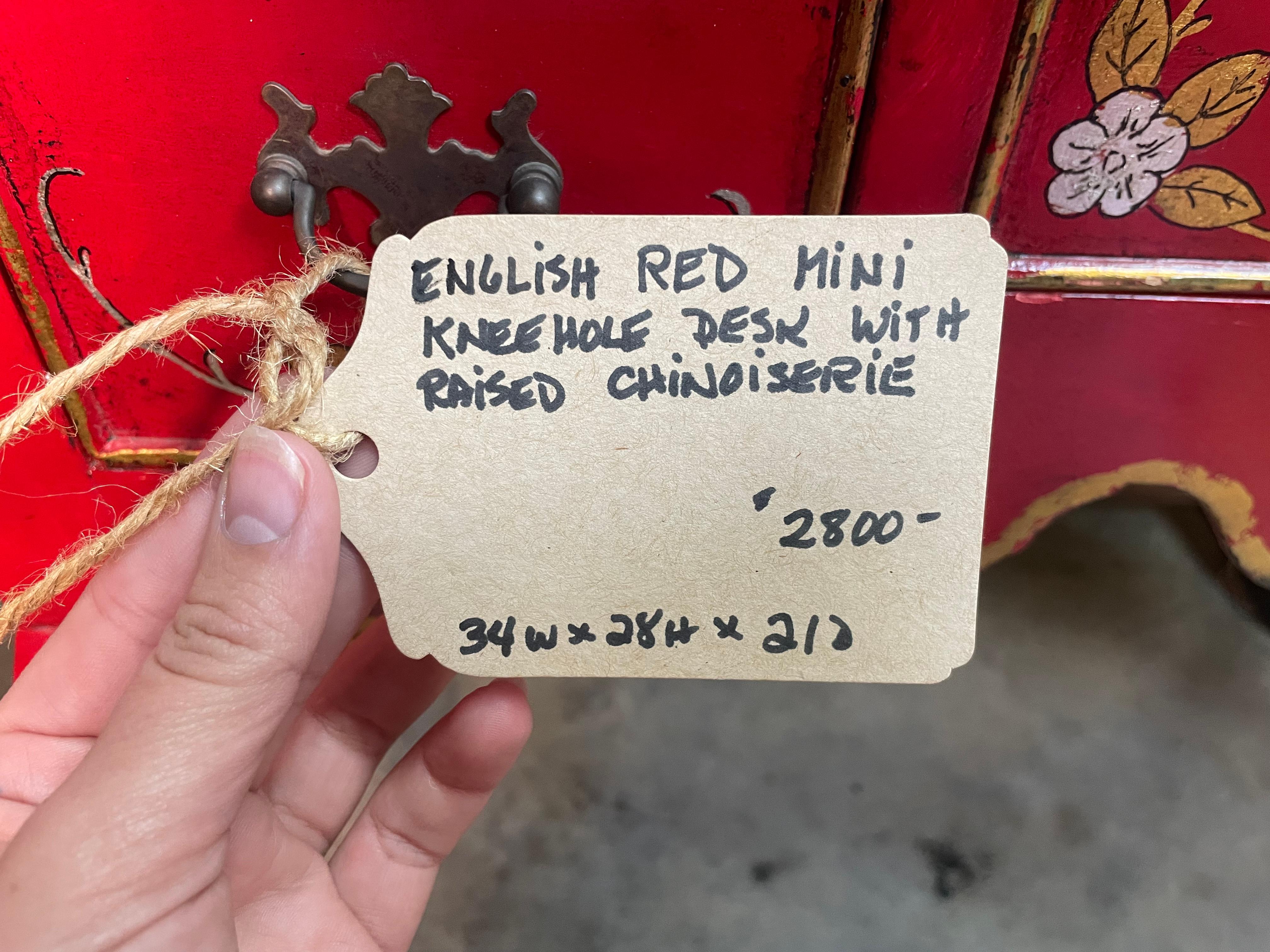 Englischer roter Mini-Knieloch-Schreibtisch im Angebot 3