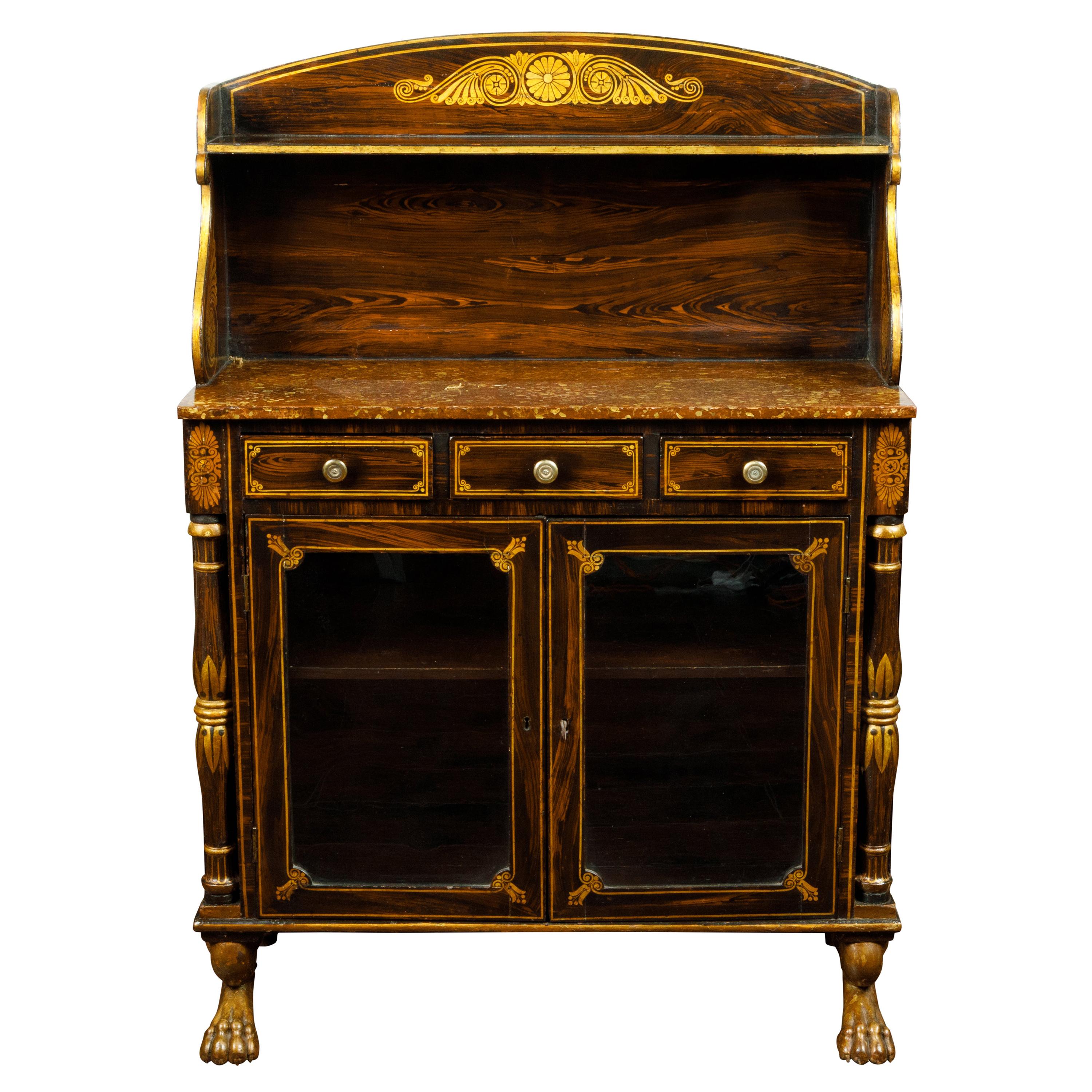 Meuble de rangement Regency anglais peint des années 1820 avec volutes et colonnes lotiform en vente