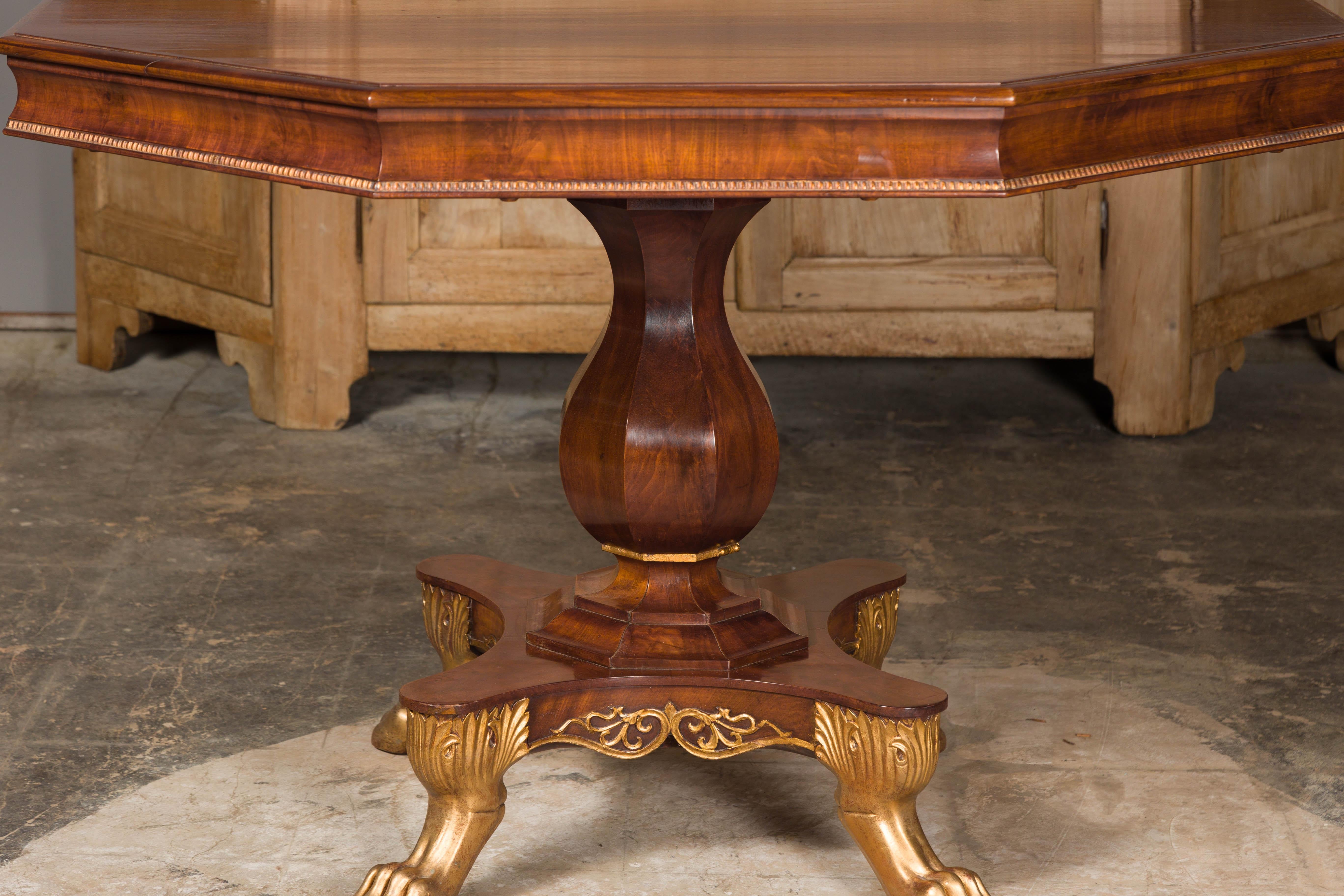 English Regency 1820s Mahogany Center Table with Octagonal Top and Gilt Paws In Good Condition For Sale In Atlanta, GA