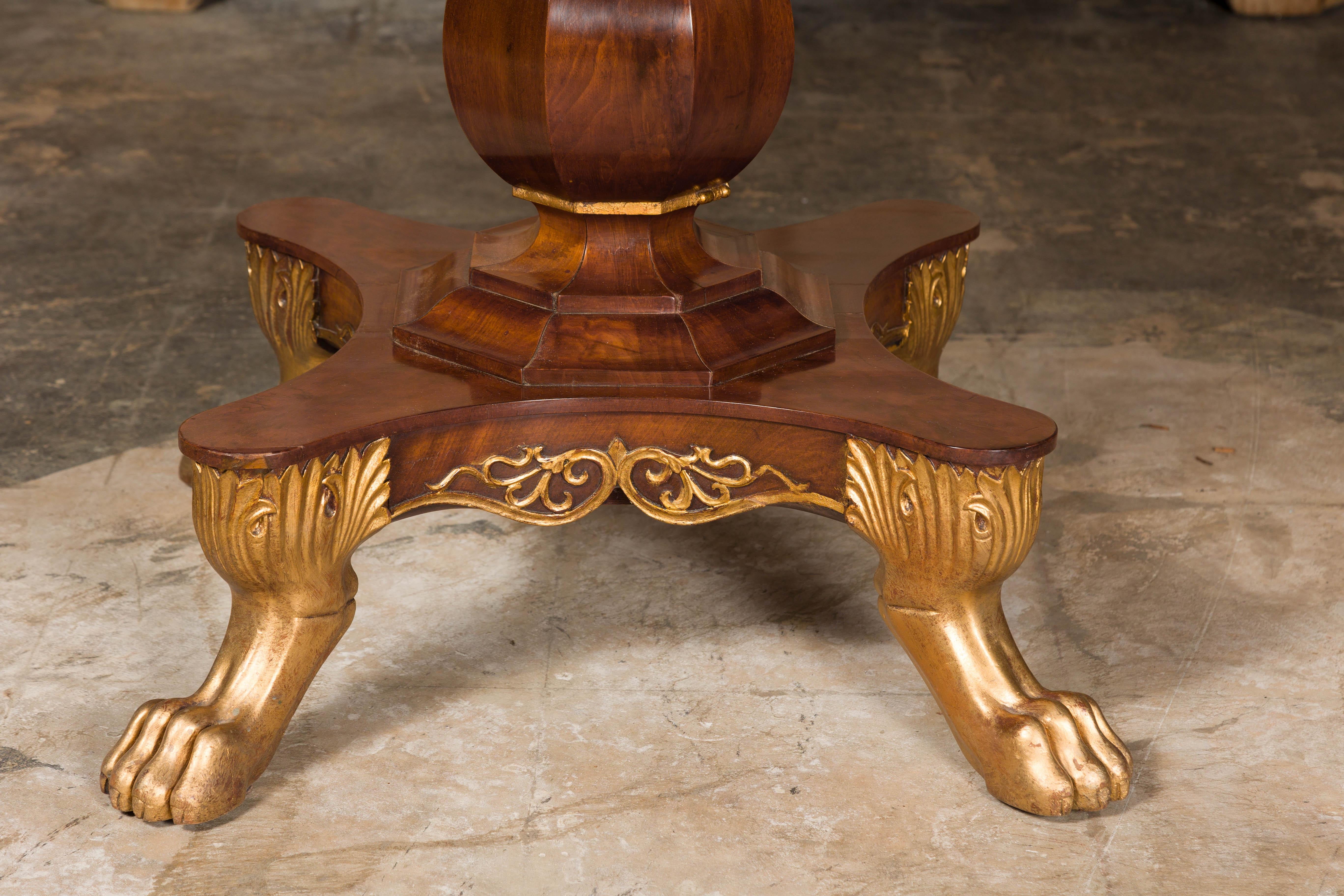English Regency 1820s Mahogany Center Table with Octagonal Top and Gilt Paws For Sale 3