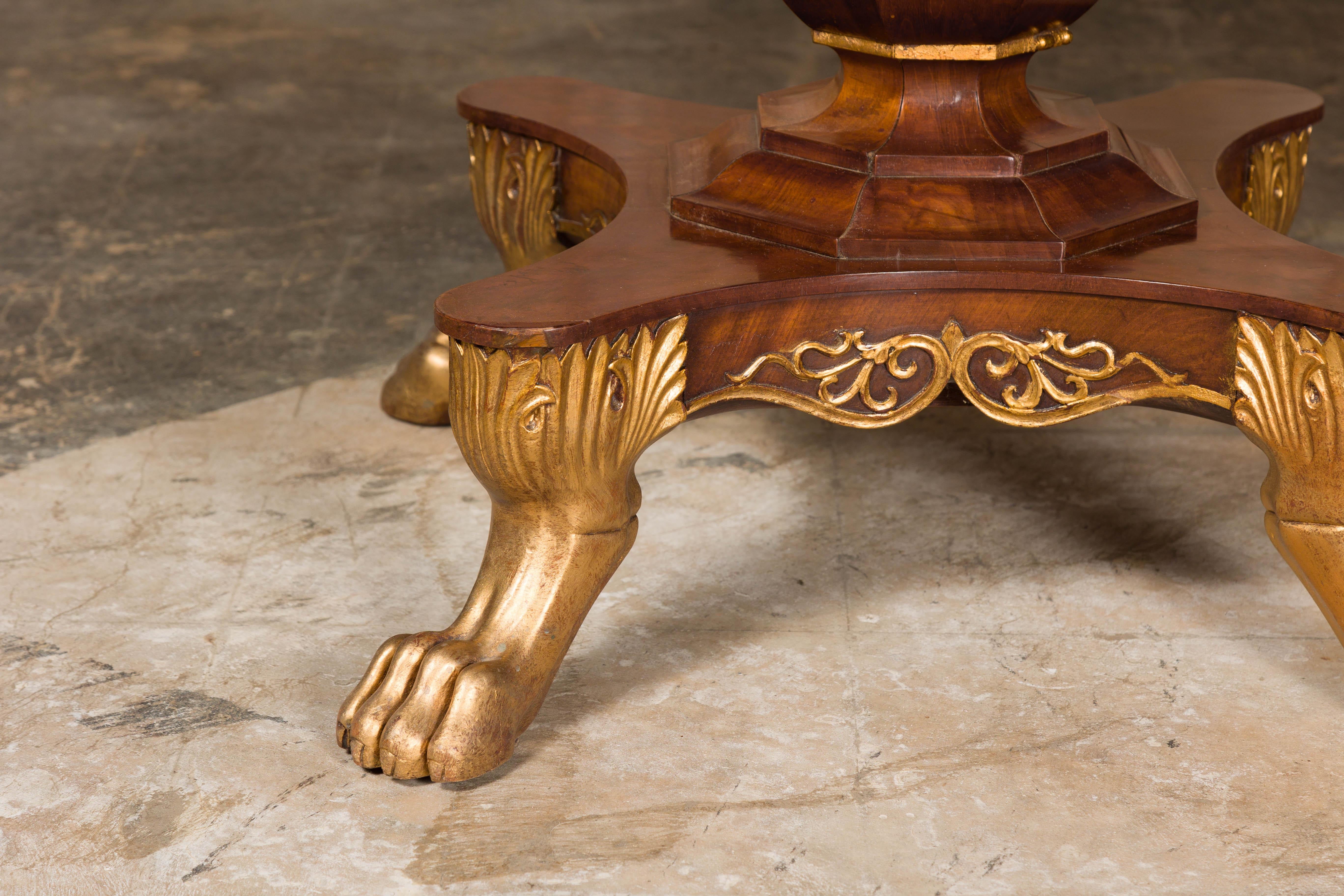 English Regency 1820s Mahogany Center Table with Octagonal Top and Gilt Paws For Sale 4