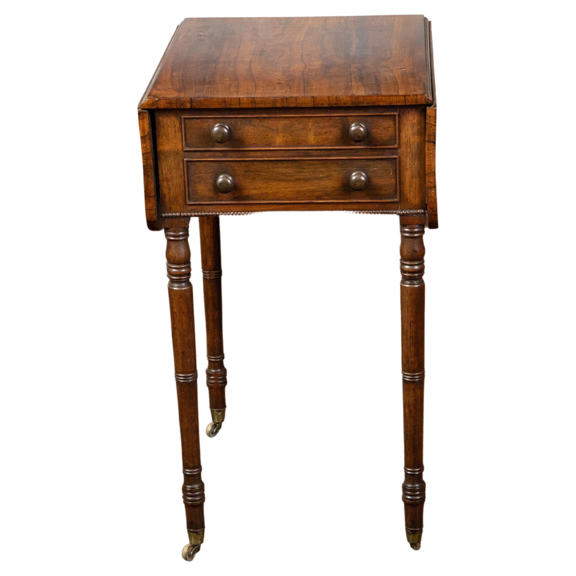 Table Pembroke en acajou de style Régence anglaise des années 1820 avec rallonges et tiroirs