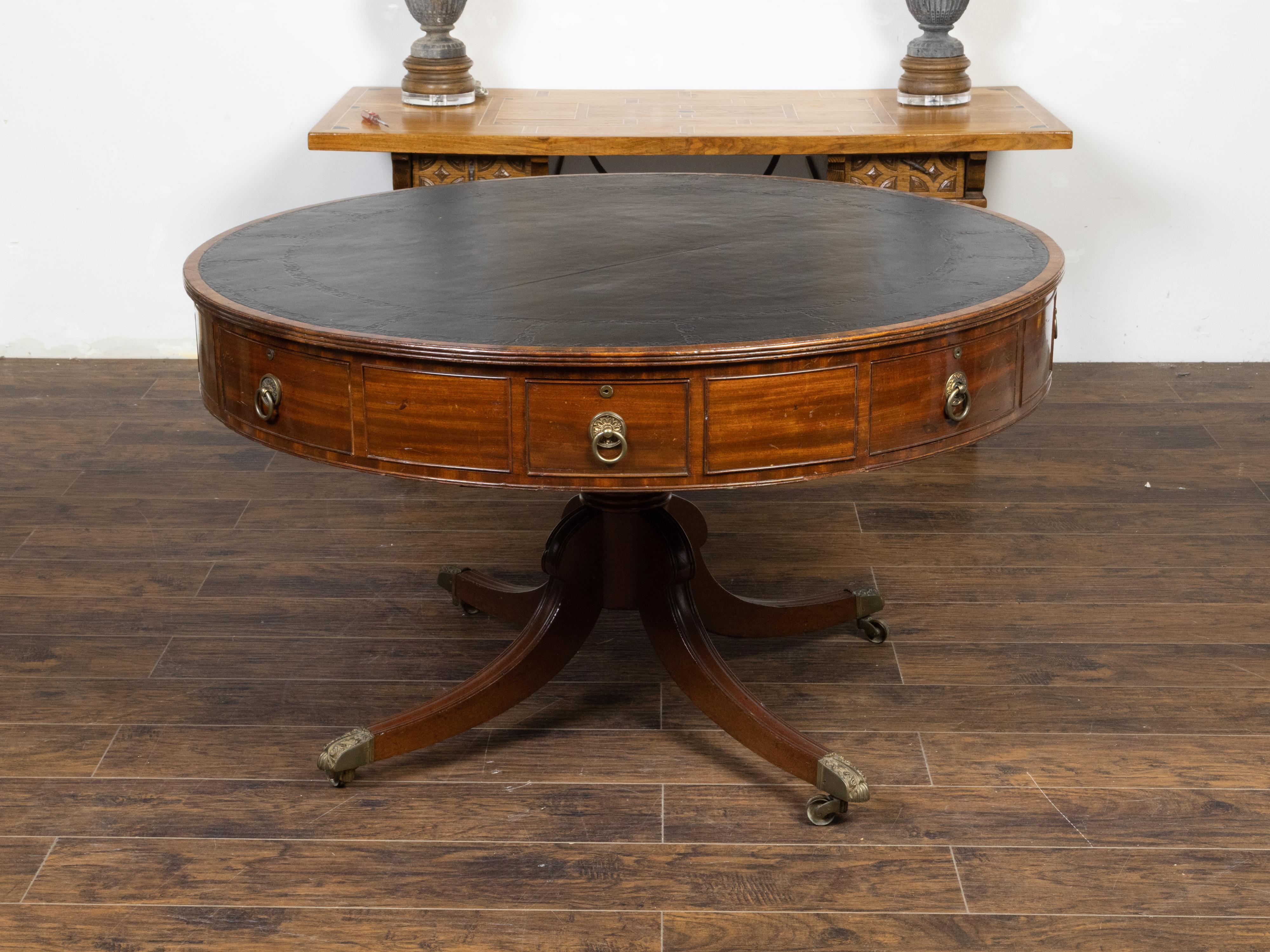 Mesa de alquiler inglesa de caoba de la Regencia de 1840 con tapa de cuero y ocho cajones en venta 4