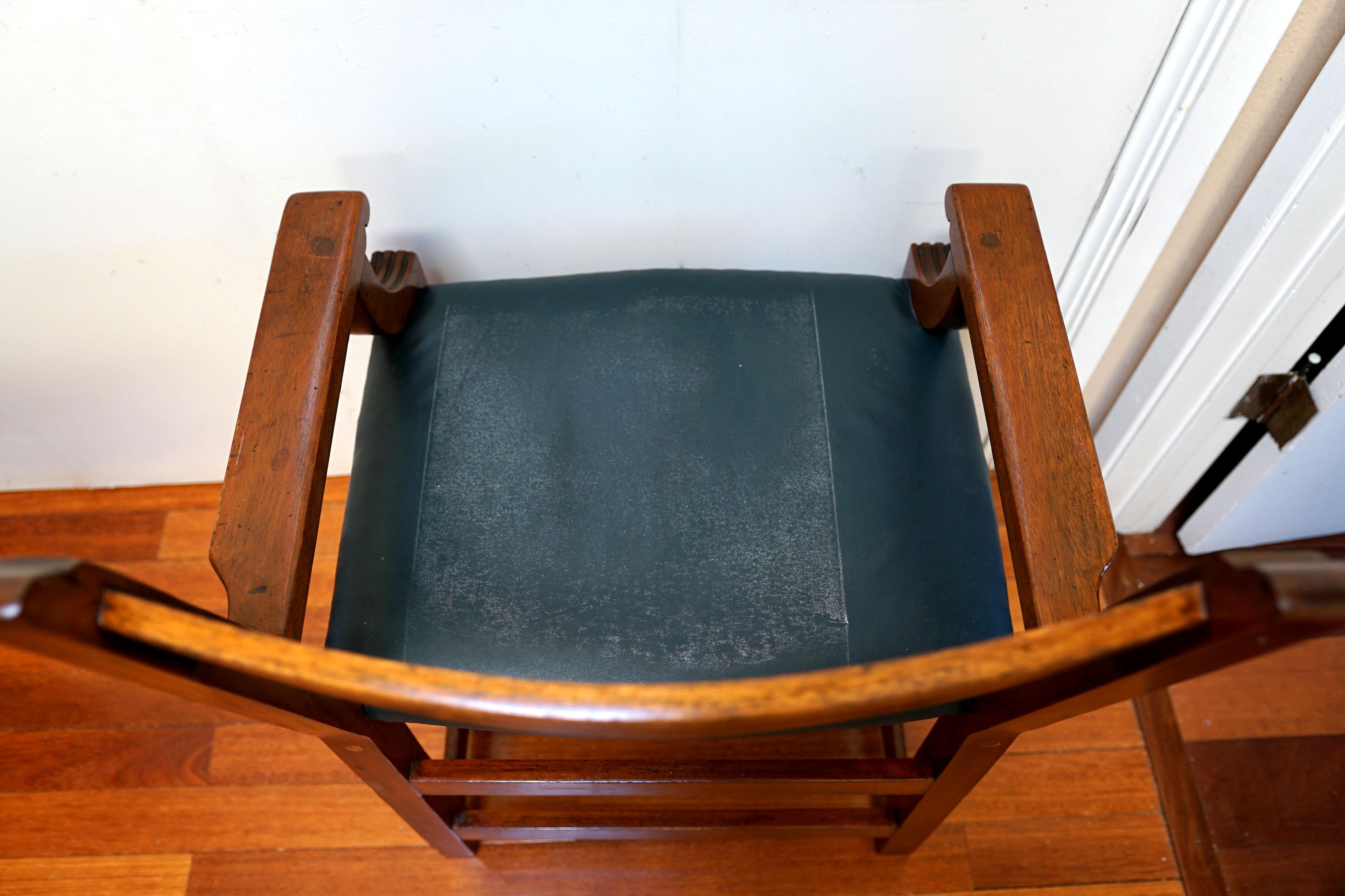 Englischer Regency-Sessel aus Eiche aus dem 19. Jahrhundert (Geschnitzt) im Angebot