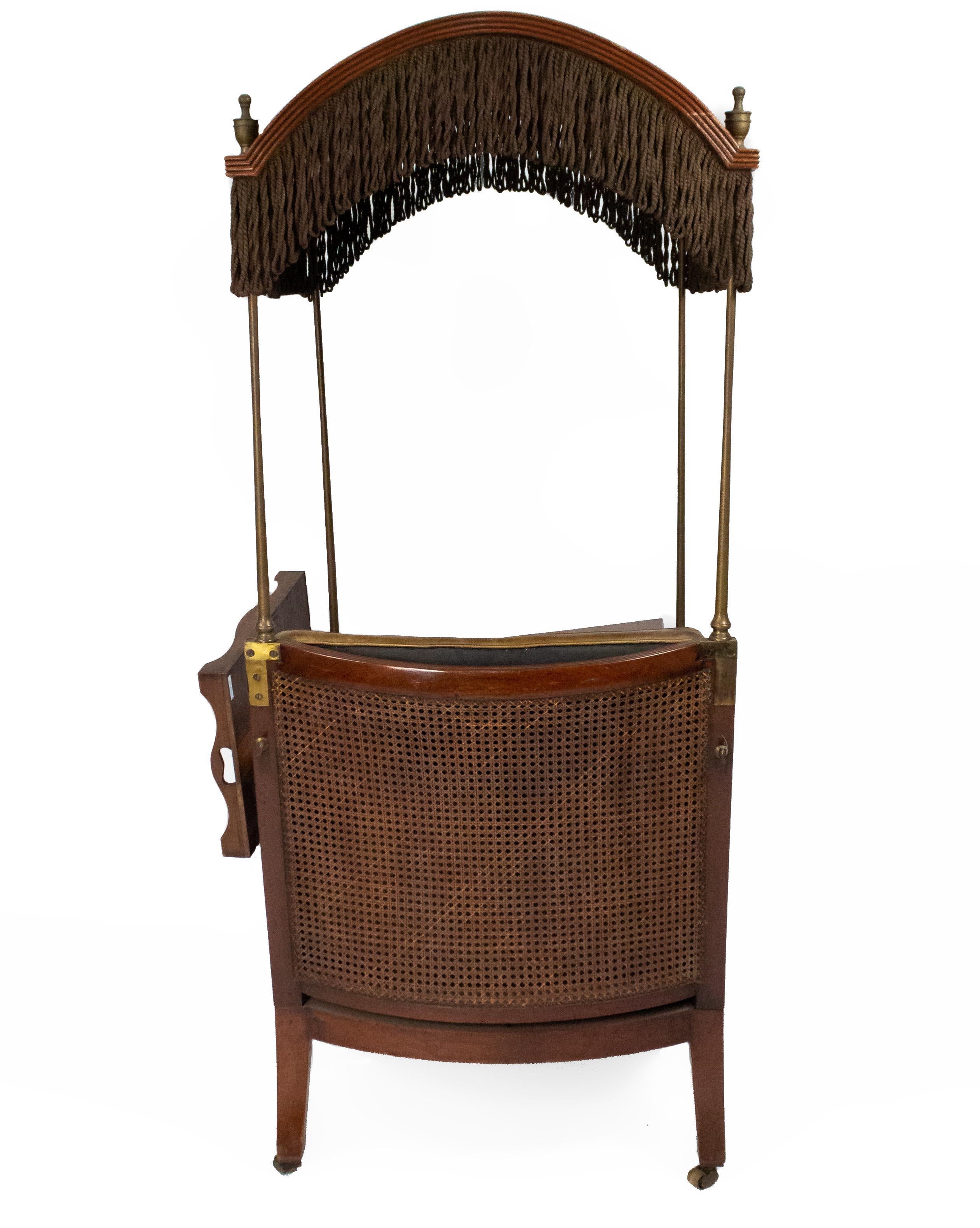 Fauteuil de bibliothèque à baldaquin de style Régence anglaise en vente 5